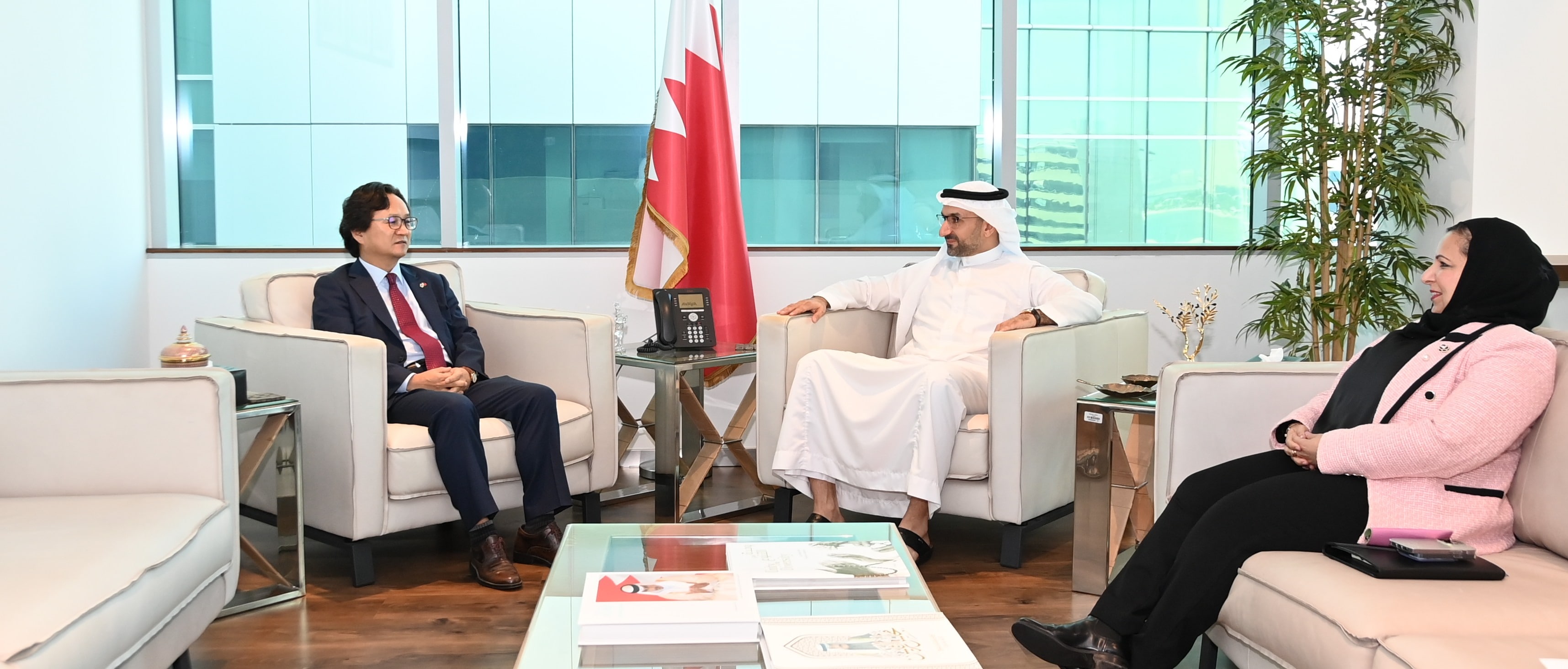 Minister of Industry and Commerce Meets Korean Ambassador to the Kingdom of Bahrain