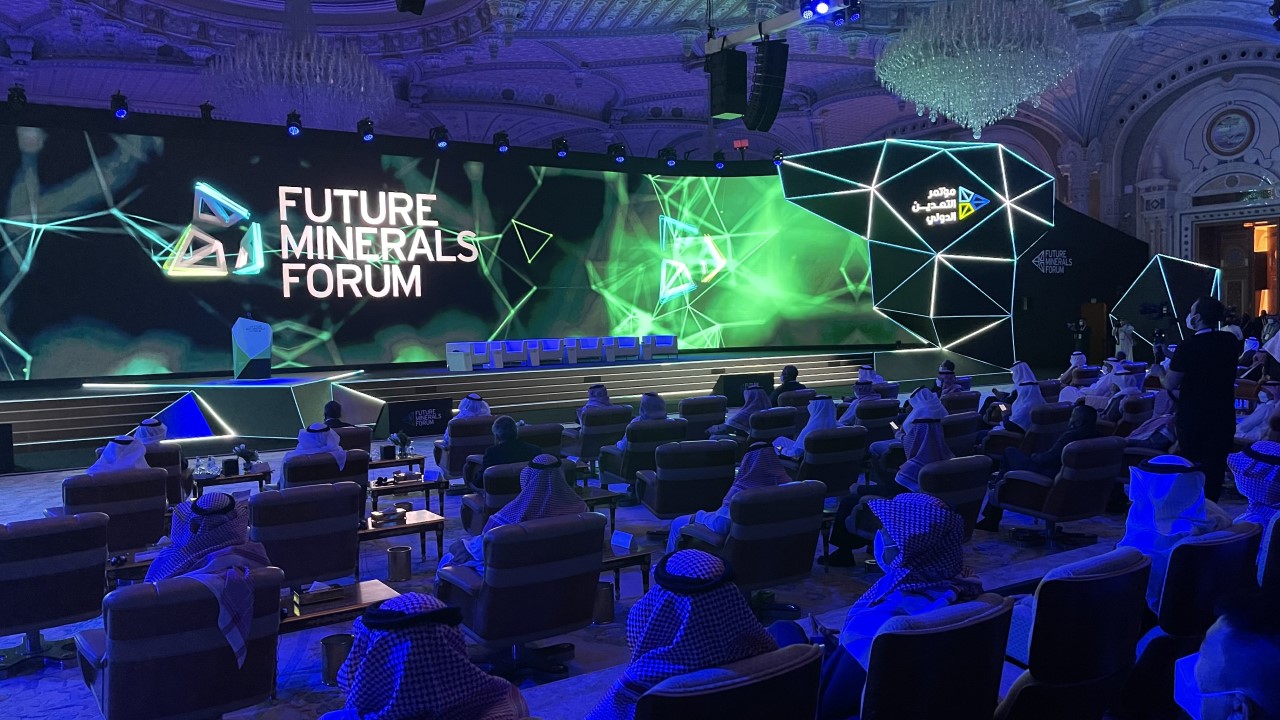 تعد الأولى من نوعها وزير الصناعة والتجارة والسياحة يشارك في قمة مستقبل المعادن بالرياض