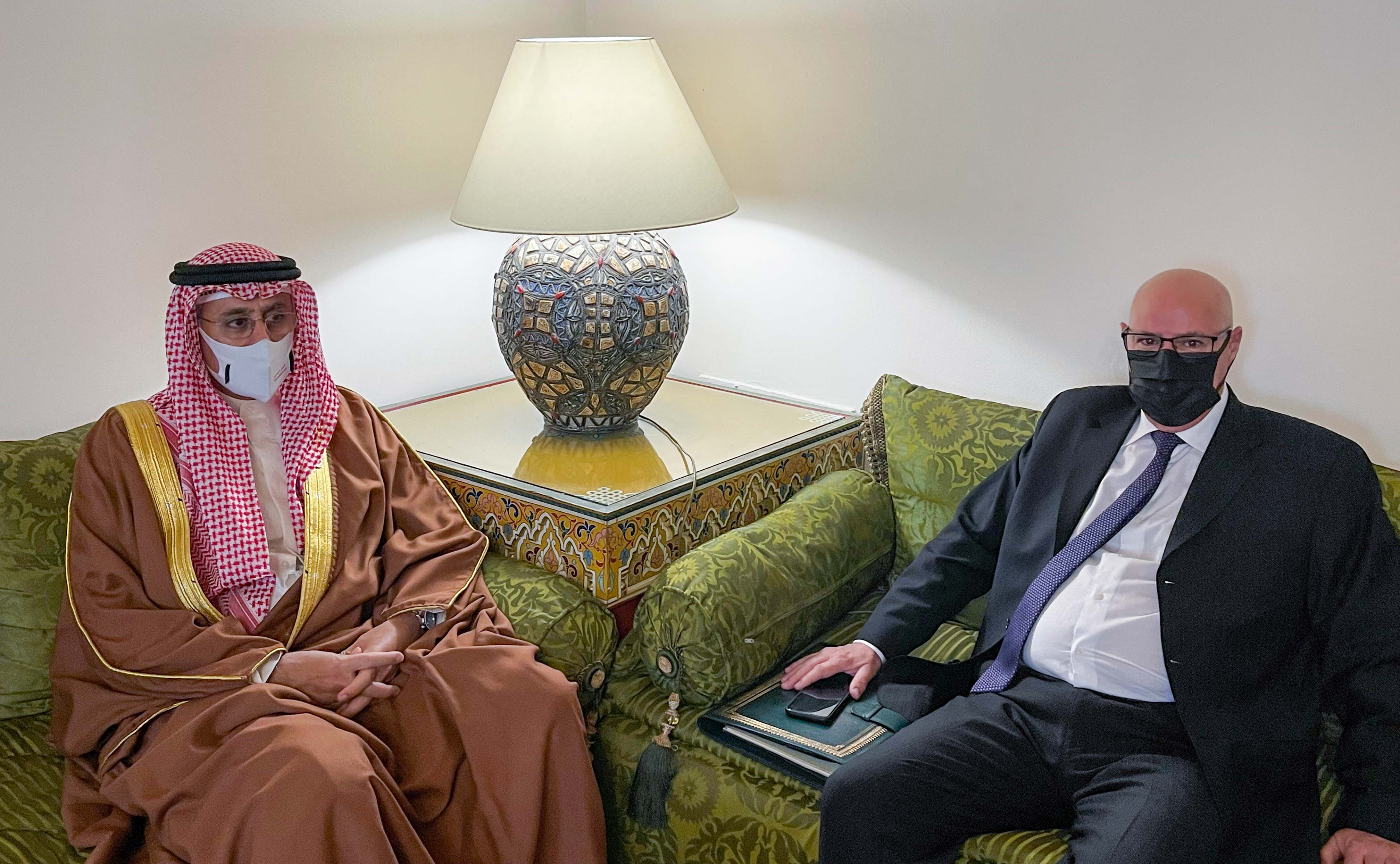على هامش اجتماعات المكتب التنفيذي للمجلس الوزاري العربي للسياحة الدورة العادية (29) والدورة العادية (24) للمجلس الوزاري العربي للسياحة بالقاهرة وزير الصناعة والتجارة والسياحة رئيس مجلس إدارة هيئة البحرين للسياحة والمعارض يلتقي بسعادة الأمين العام المساعد 