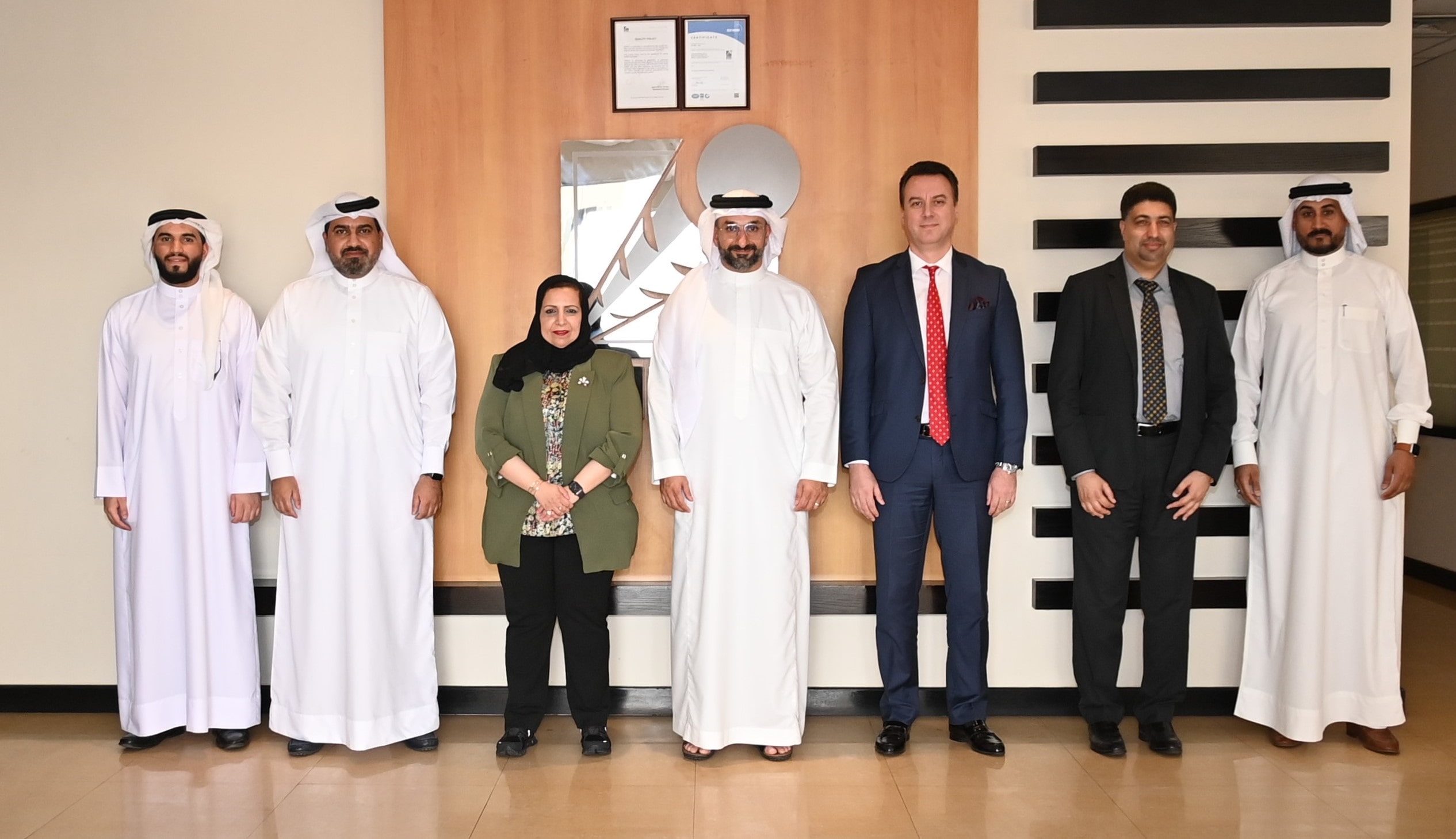 Industry and Commerce Minister visits Universal Rollings in Hidd