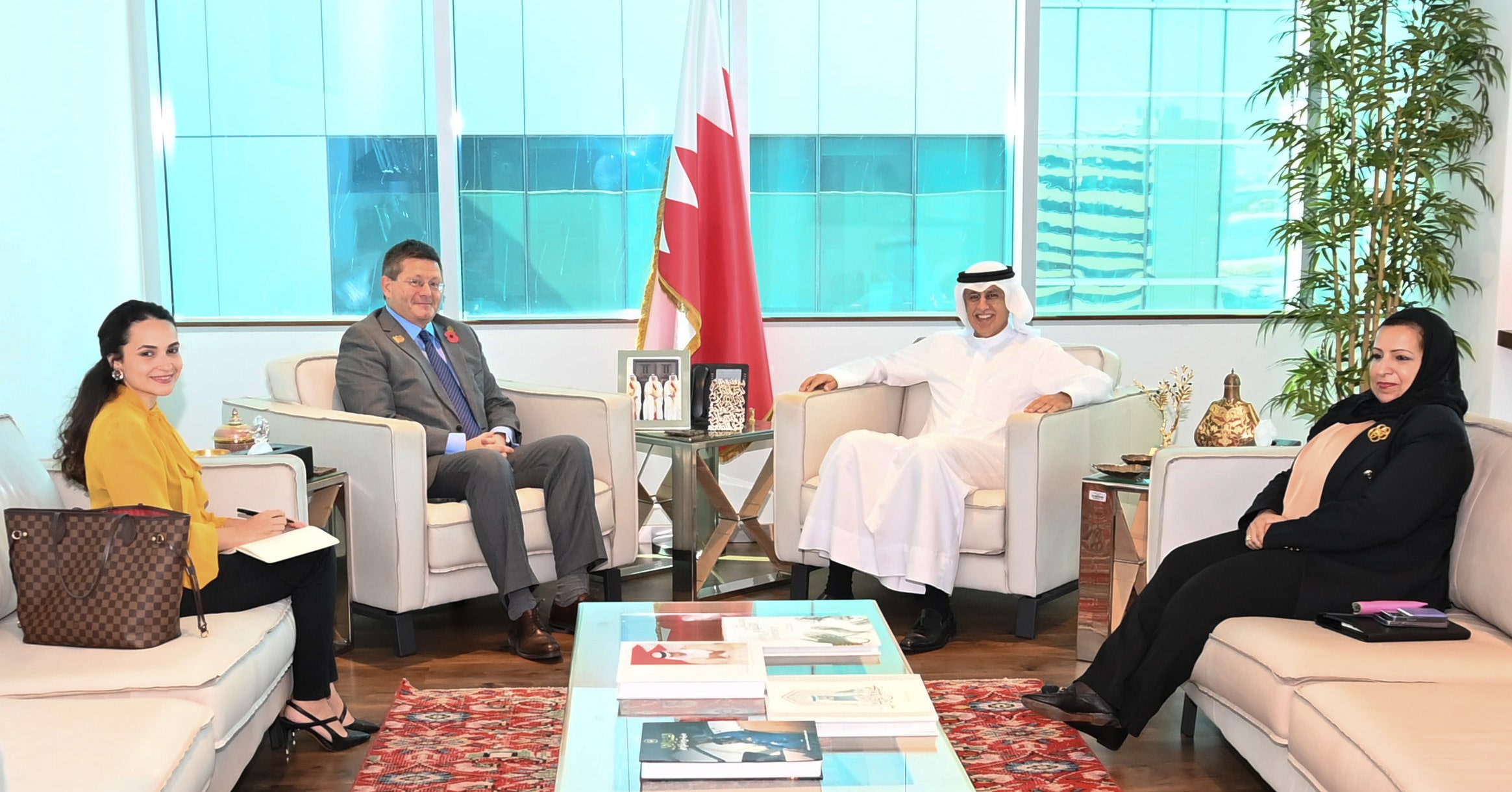 Minister of Industry and Commerce receives British Ambassador
