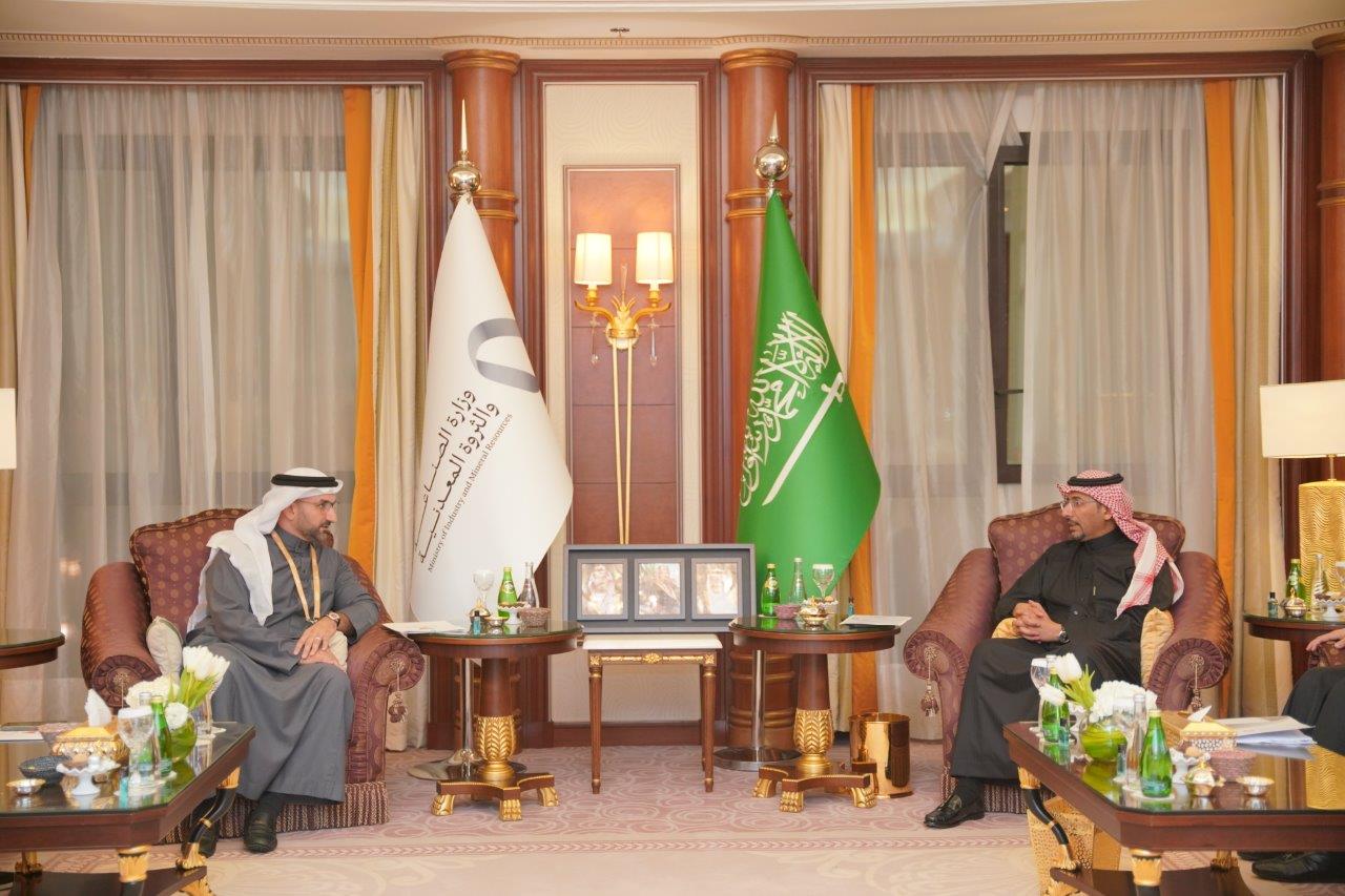 على هامش إطلاق النسخة الثانية من مؤتمر التعدين الدولي بالرياض .. وزير الصناعة والتجارة يلتقي وزير الصناعة والثروة المعدنية السعودي