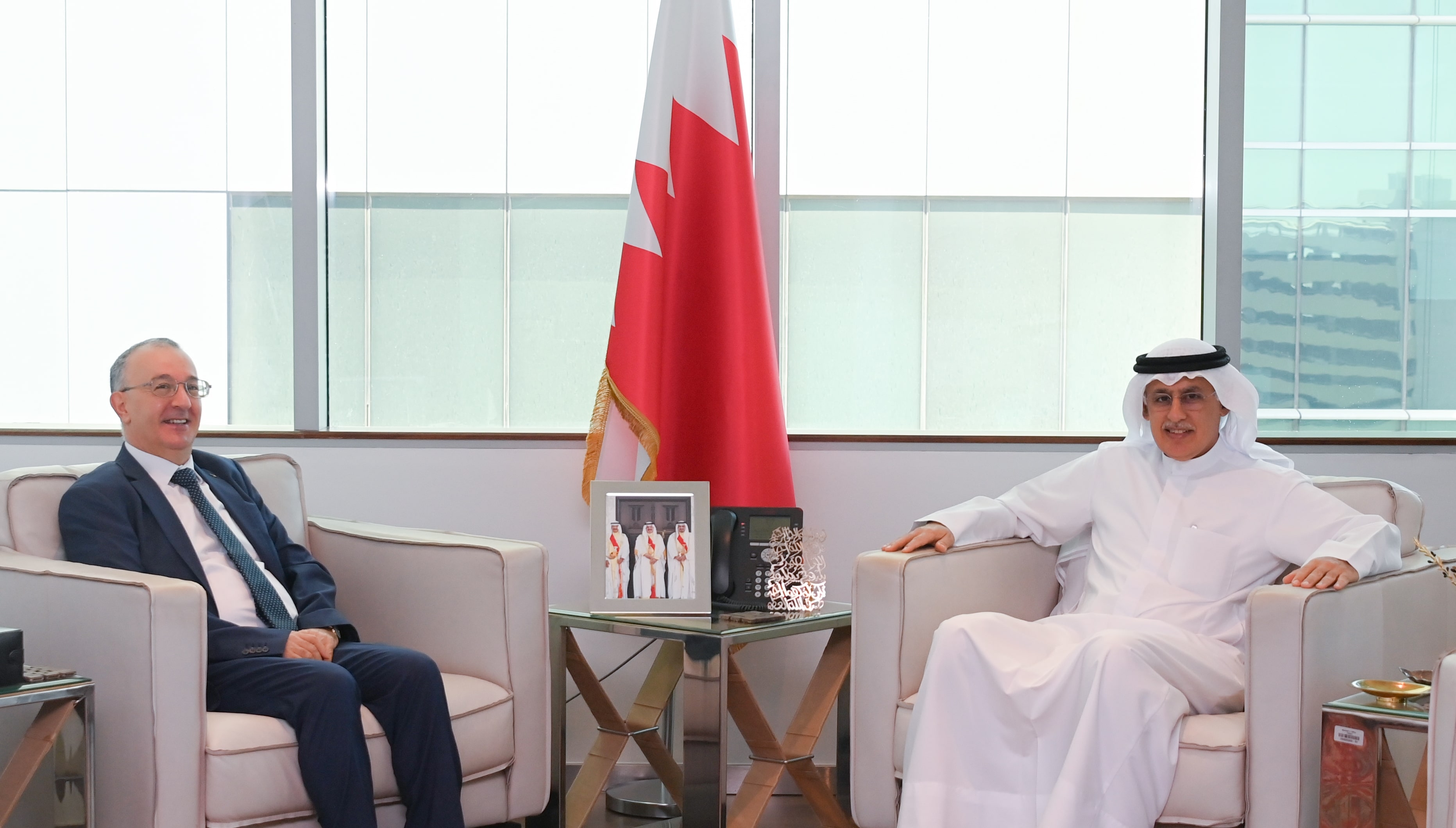 بمناسبة تعيينه سفيرًا جديدًا لدى المملكة وزير الصناعة والتجارة والسياحة يستقبل سفير الجمهورية الجزائرية الديمقراطية الشعبية