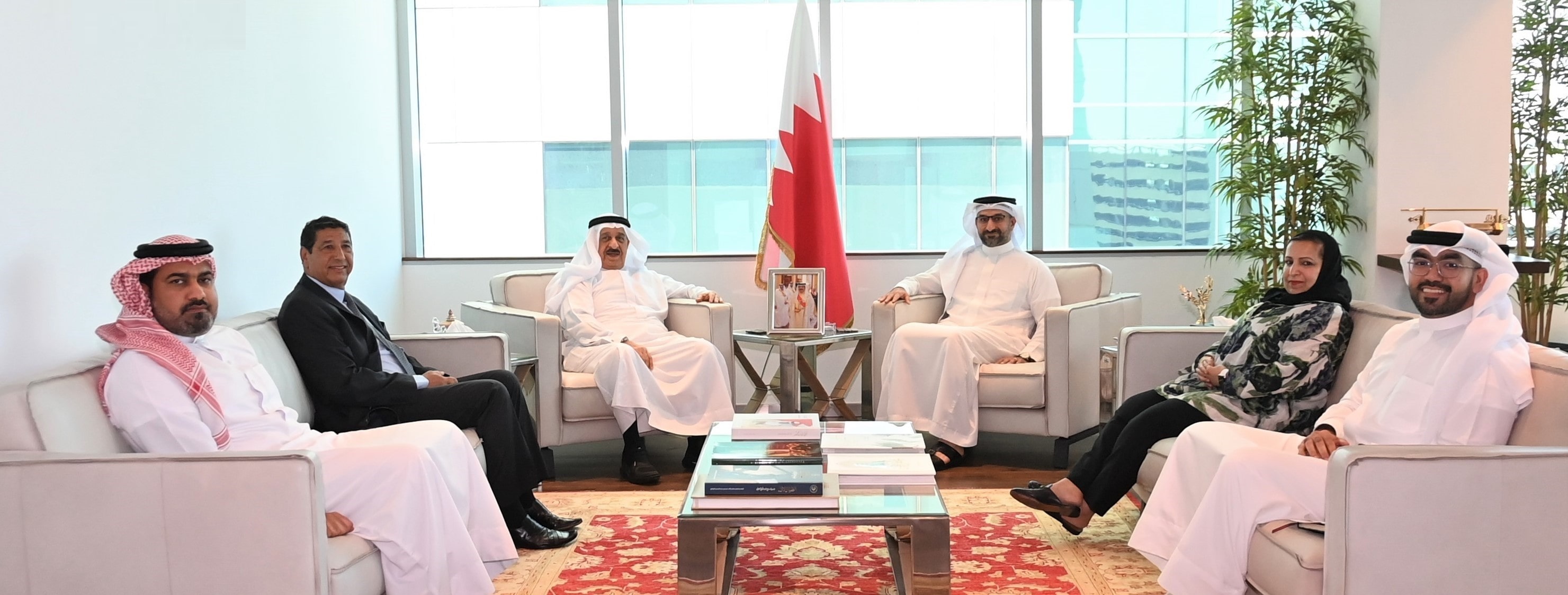 Minister of Industry and Co receives businessman Fawzi Kanoo
