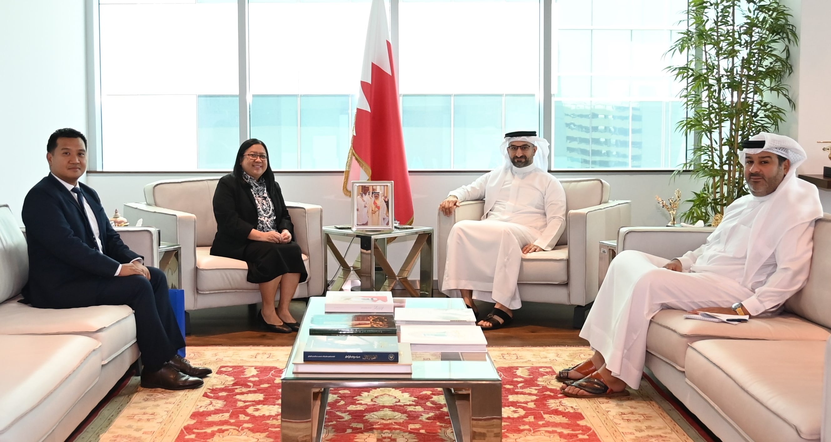 Minister of Industry and Commerce meets Philippine Ambassador-designate