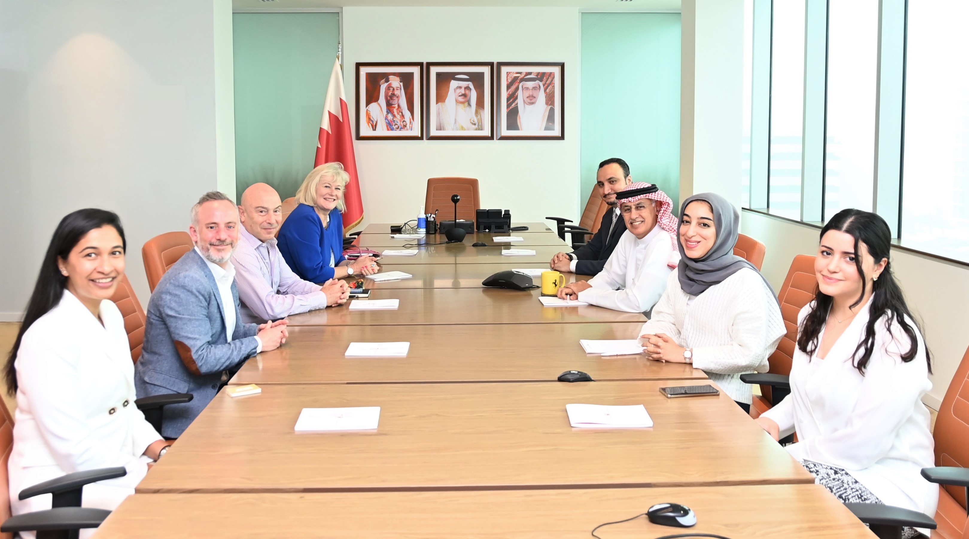 وزير الصناعة والتجارة والسياحة رئيس مجلس إدارة هيئة البحرين للسياحة والمعارض يستقبل رئيس مجلس إدارة مجموعة جيكوب ميديا