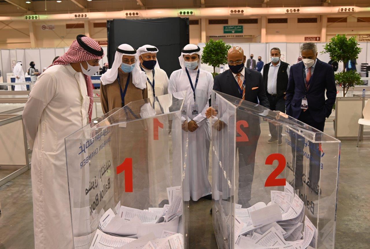 وزير الصناعة والتجارة والسياحة يطلع على سير الانتخابات بغرفة صناعة وتجارة البحرين