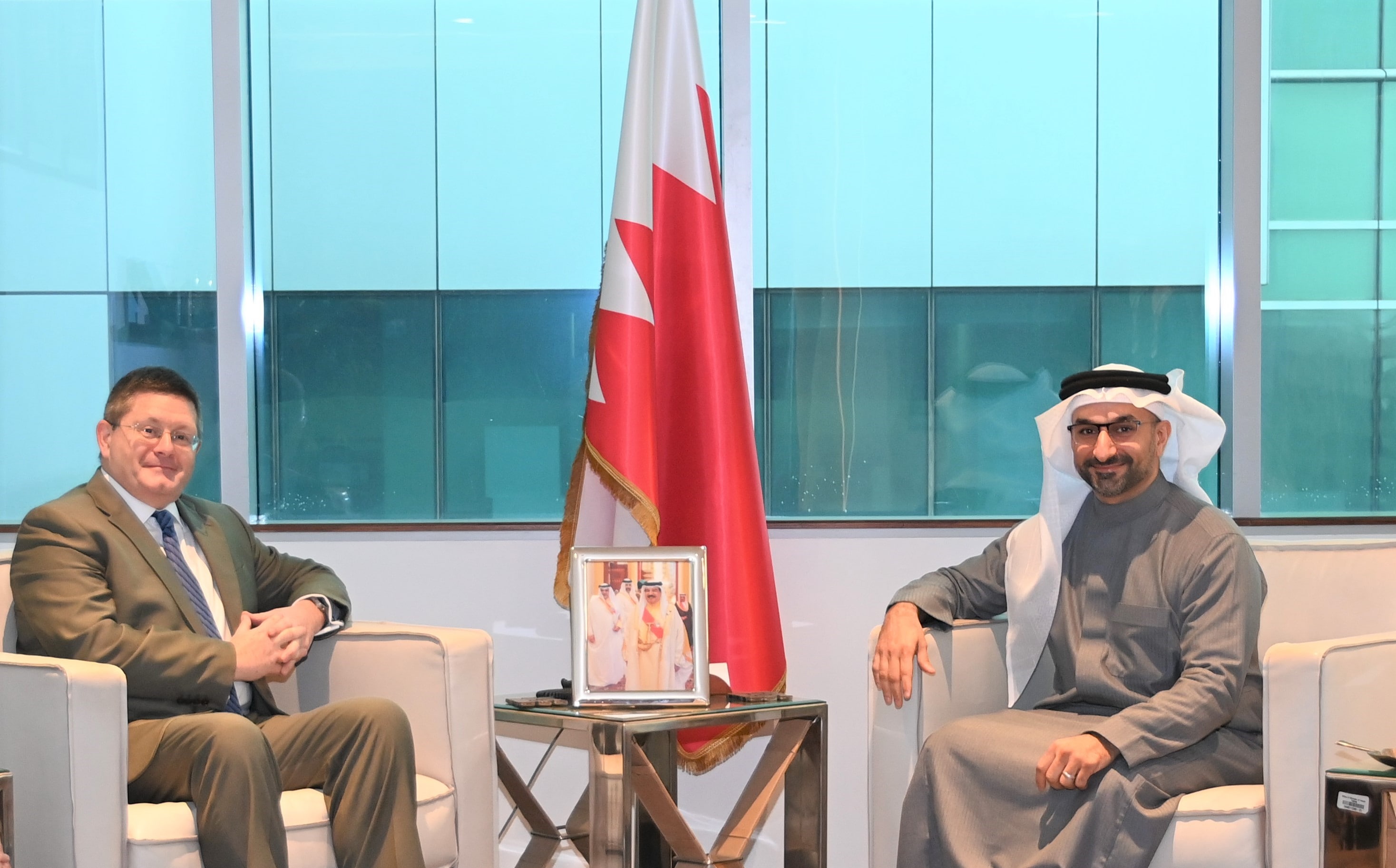 وزير الصناعة والتجارة يستقبل سفير المملكة المتحدة لدى مملكة البحرين