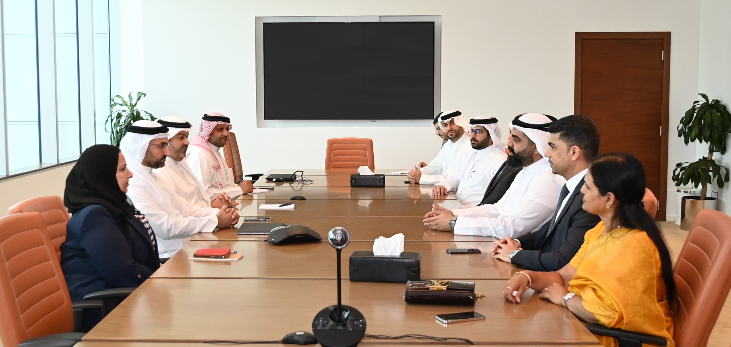 Minister of Industry and Commerce meets Chairman of the BCCI Technology &amp; Digital Economy Committee