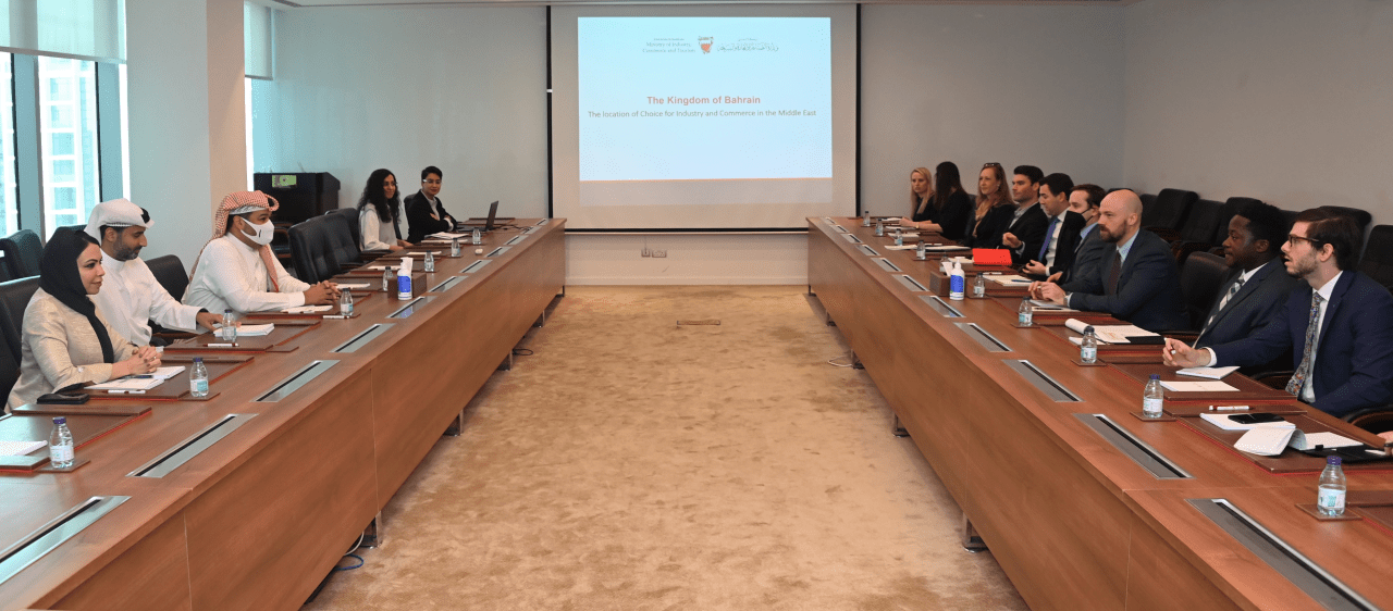 الوكيل المساعد للتجارة المحلية والخارجية يجتمع بوفد الكونجرس الأمريكي الذي يزور مملكة البحرين