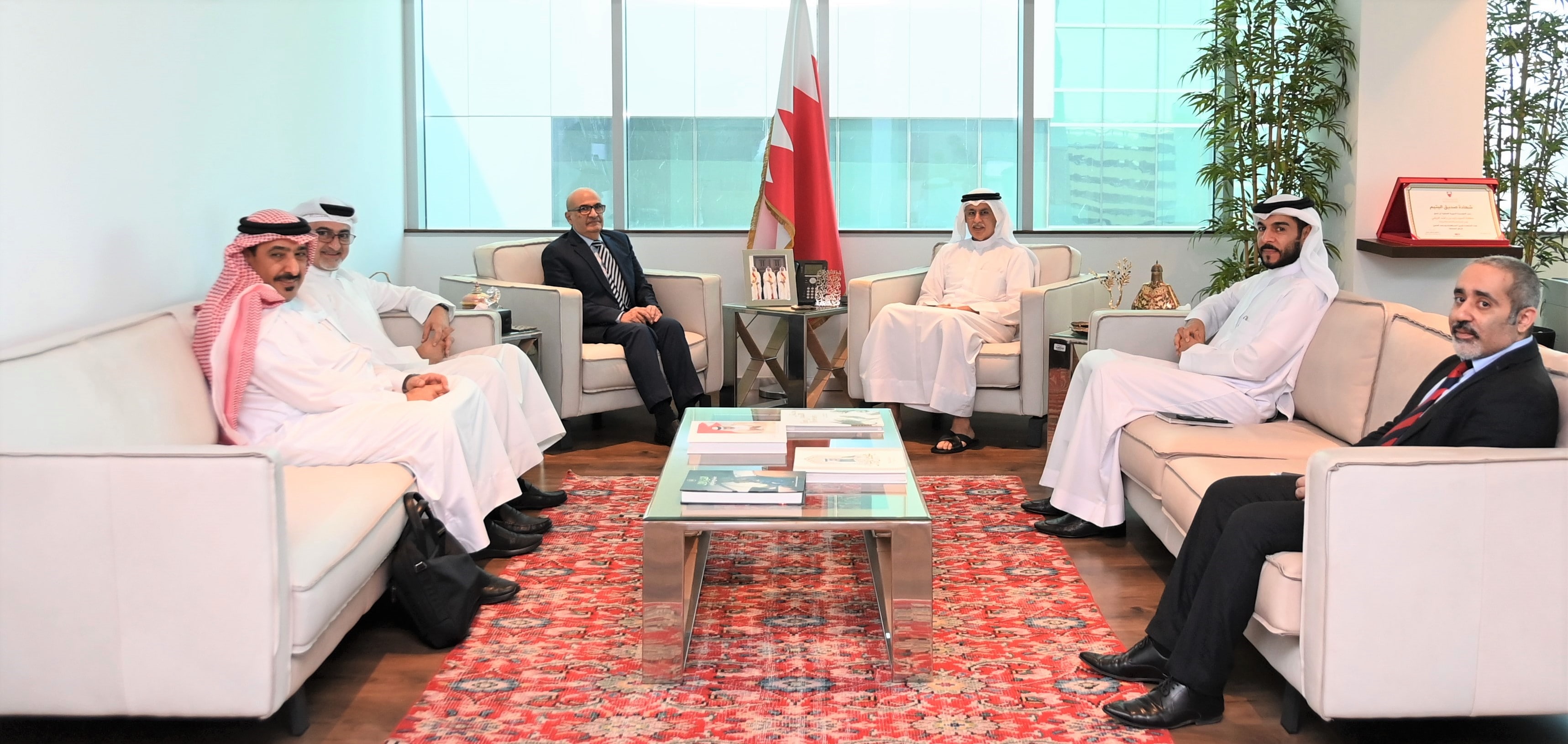Minister of Industry and Commerce receives Chairman of Bahrain Technology Companies Society