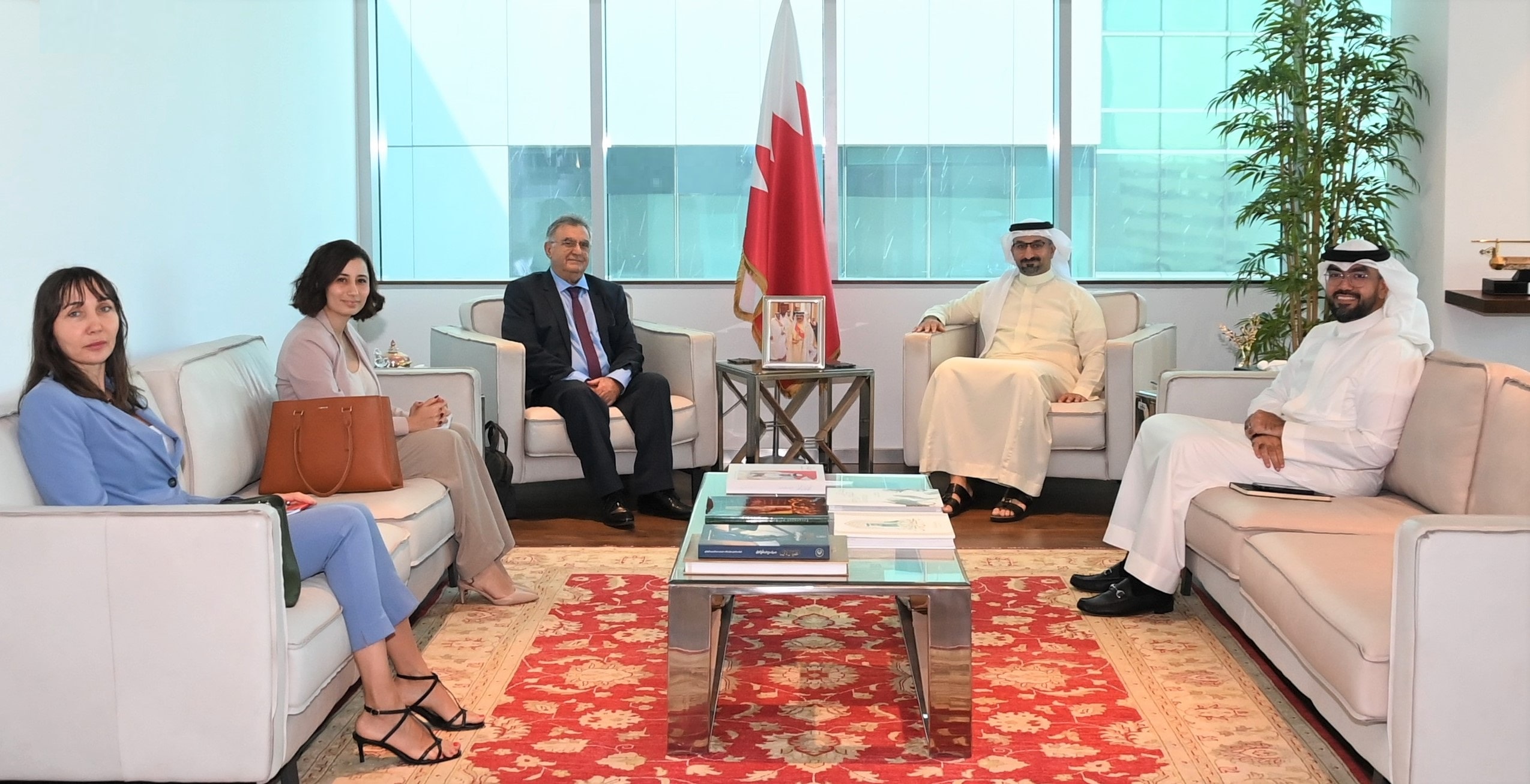 The Minister of Industry and Commerce Meets the Chairman of Solomon Capital Group
