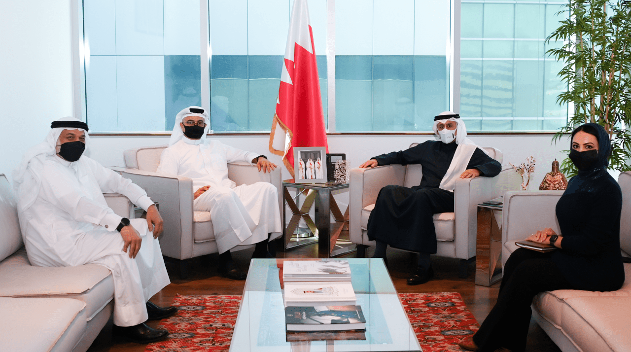 وزير الصناعة والتجارة والسياحة يستقبل رئيس مجلس إدارة جمعية البحرين لشركات التقنية