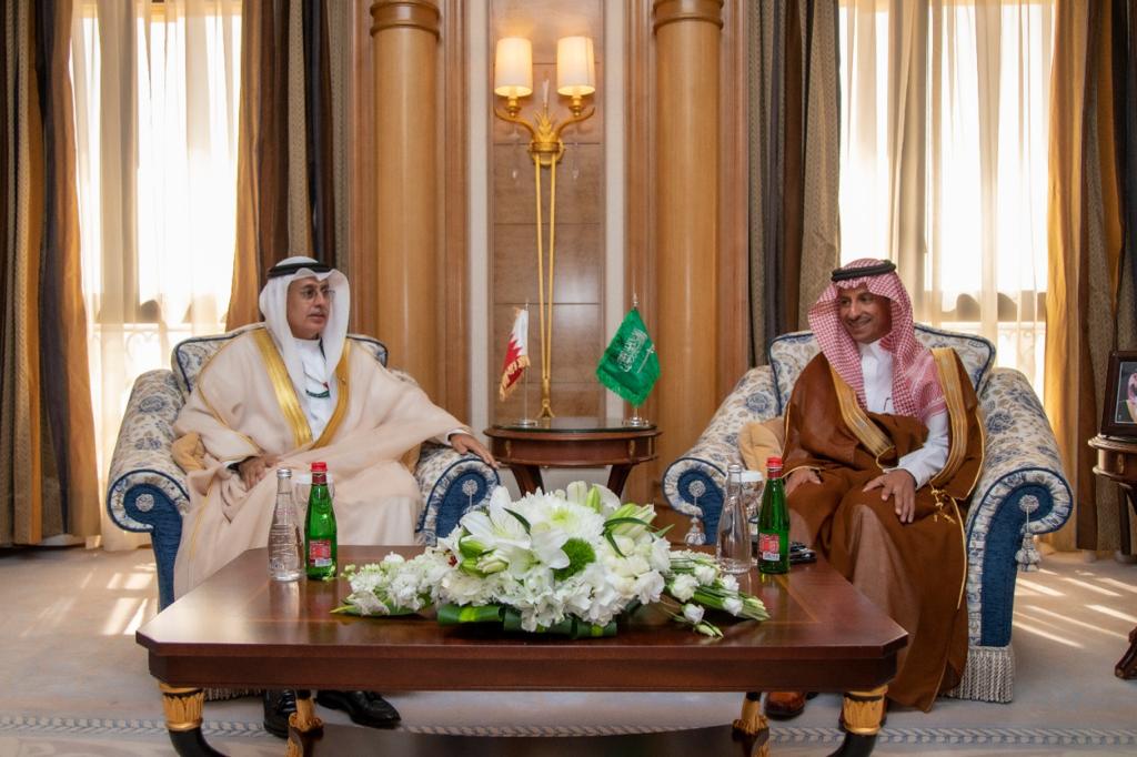 على هامش انعقاد قمة مبادرة مستقبل الاستثمار بالرياض وزير الصناعة والتجارة والسياحة يجتمع بمعالي وزير السياحة بالمملكة العربية السعودية