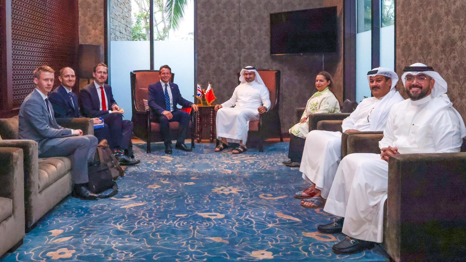 On the Sidelines of the Meetings of the Industrial and Commercial Cooperation Committees in Salalah *The Minister of Industry and Commerce Meets the British Secretary of State for Trade and Business*