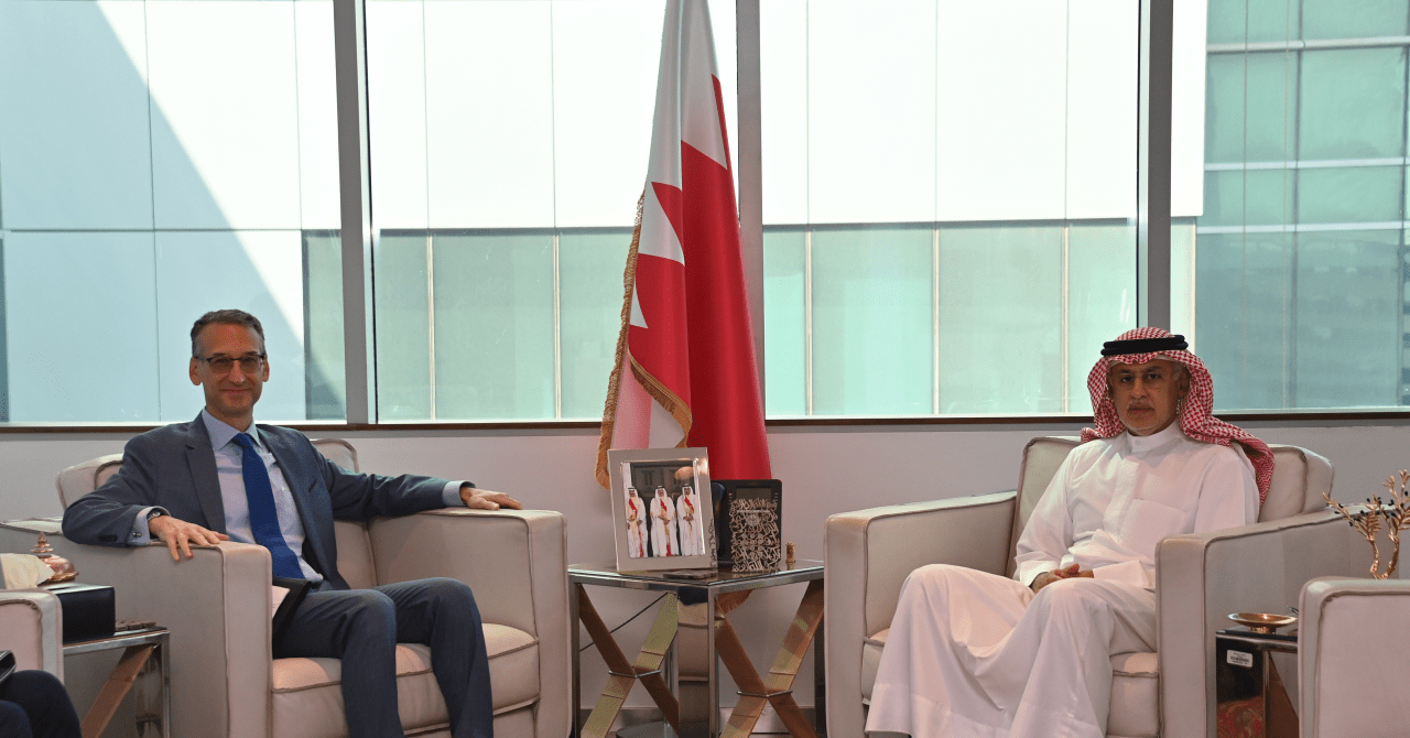 وزير الصناعة والتجارة والسياحة يستقبل سفير الولايات المتحدة الأمريكية لدى مملكة البحرين