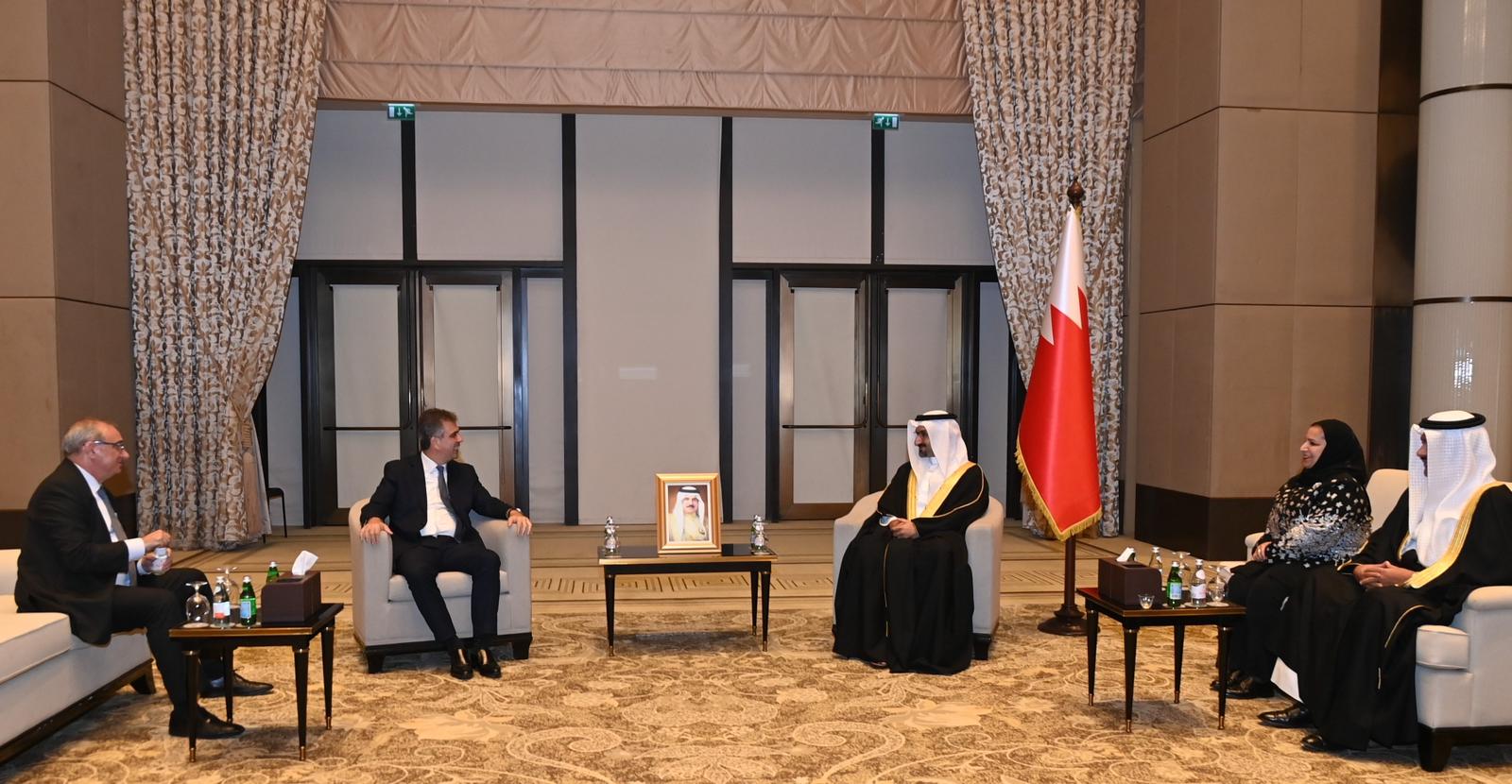 على هامش زيارته الرسمية إلى مملكة البحرين .. وزير الصناعة والتجارة يجتمع بوزير الخارجية الإسرائيلي