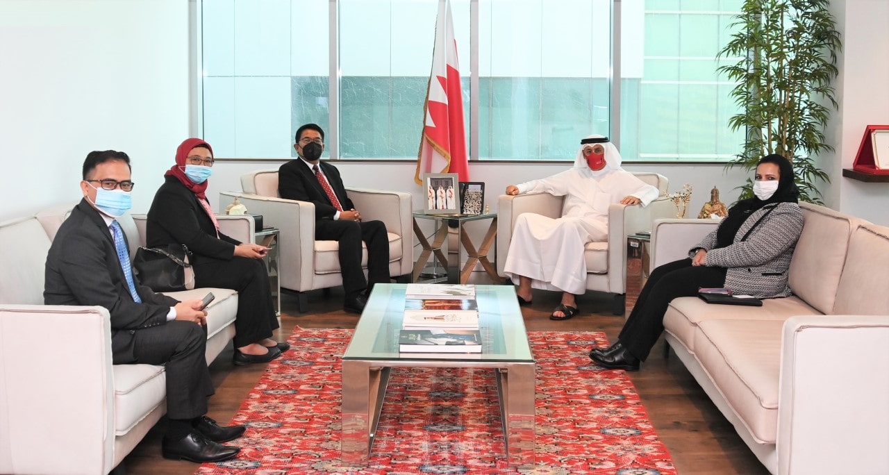 وزير الصناعة والتجارة والسياحة يستقبل سفير جمهورية أندونيسيا لدى مملكة البحرين