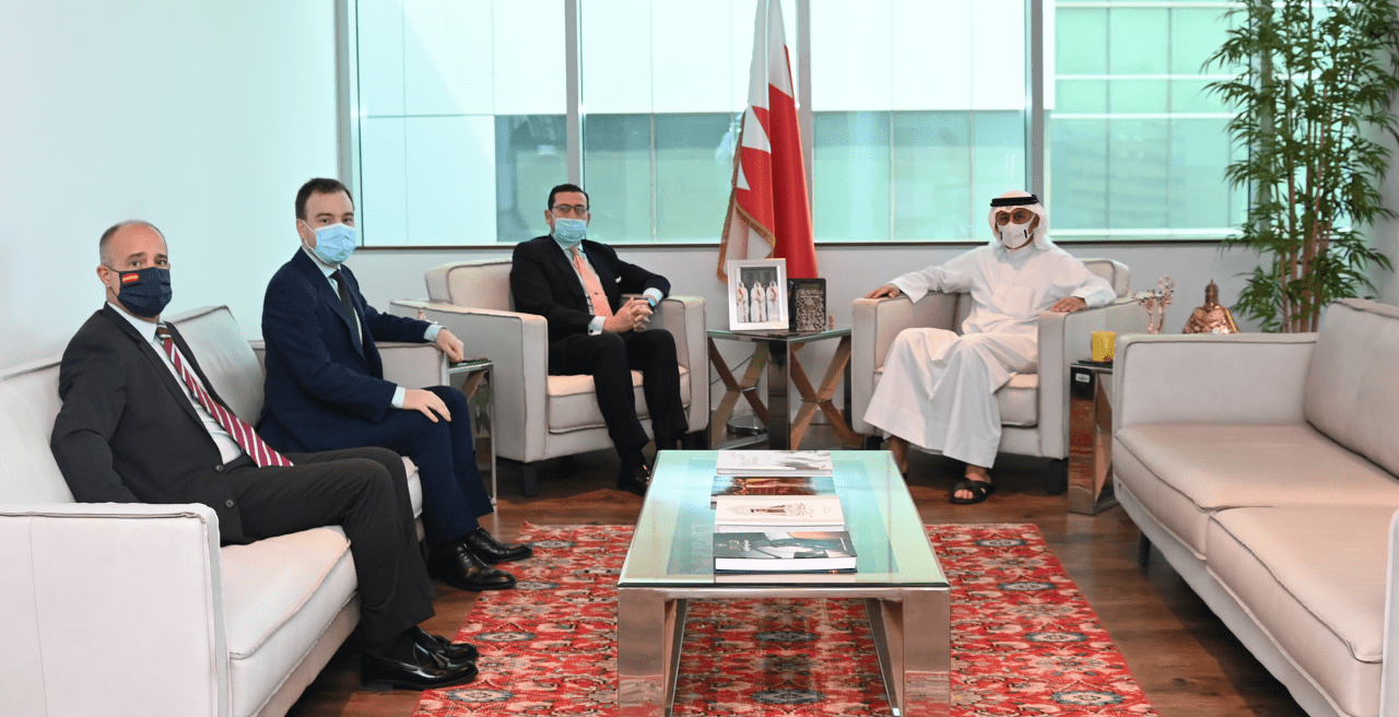 وزير الصناعة والتجارة والسياحة يستقبل سفير مملكة اسبانيا لدى مملكة البحرين والمقيم في الكويت