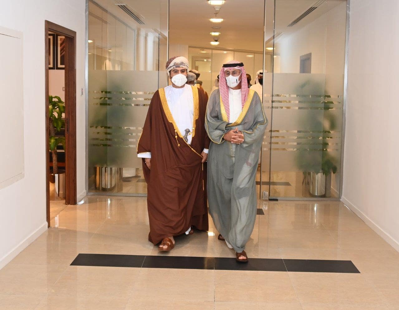 نوه إلى عمق العلاقات المشتركة والروابط الراسخة بين البلدين الشقيقين وزير الصناعة والتجارة والسياحة يجتمع بنظيره وزير التجارة والصناعة وترويج الاستثمار بسلطنة عمان
