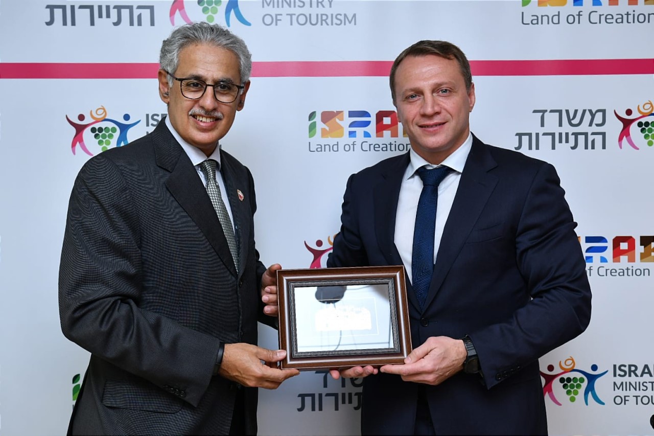 وزير الصناعة والتجارة والسياحة يجري مباحثات ثنائية مع وزير السياحة الإسرائيلي