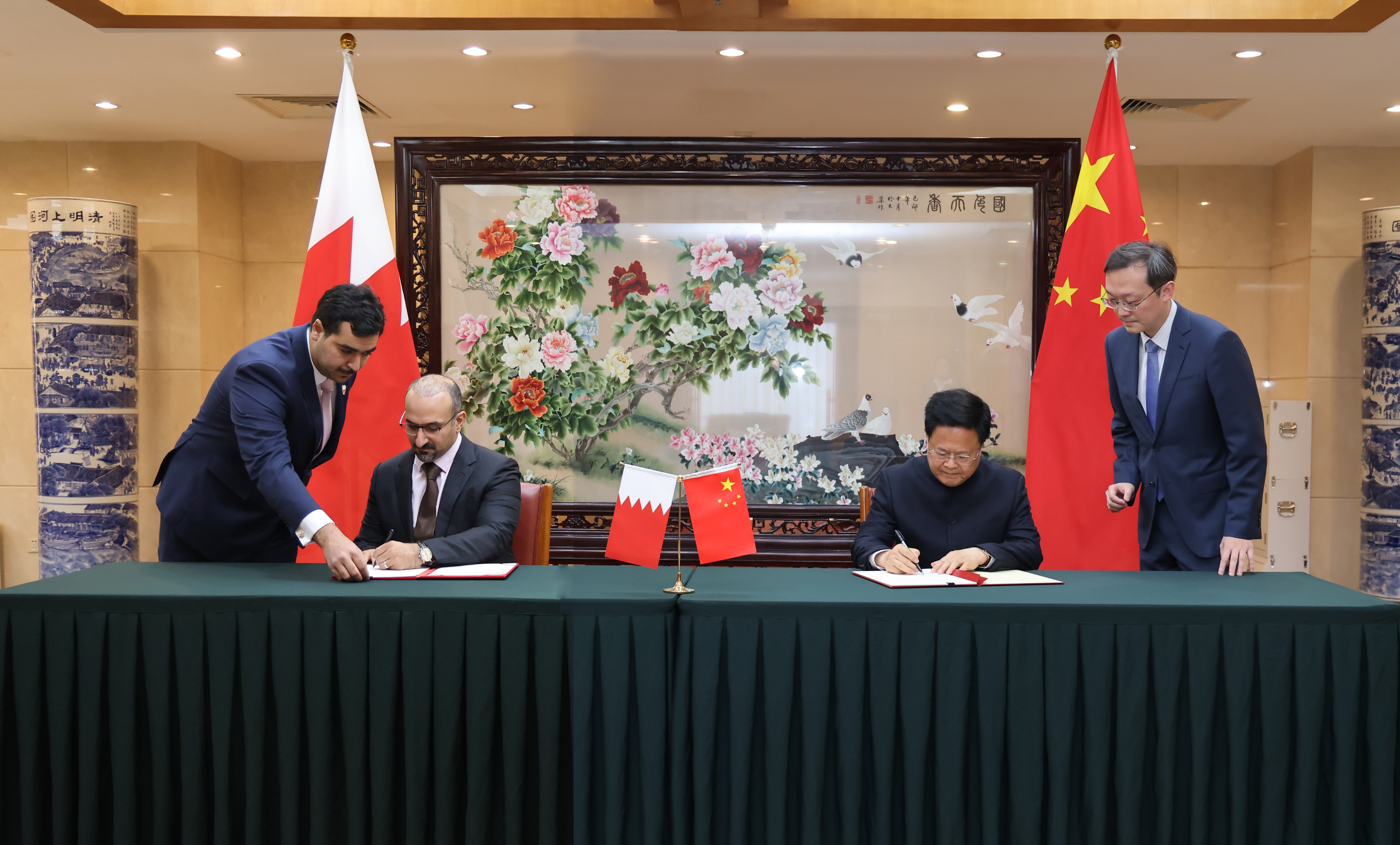 Industry and Commerce Minister signs Cooperation Program with the Chairman of the National Development and Reform Commission in China