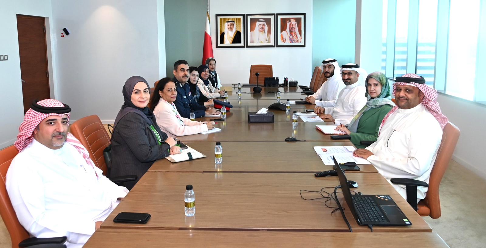 وزير الصناعة والتجارة يلتقي المشرف العام على المكتب التنفيذي للخطة الوطنية (بحريننا)
