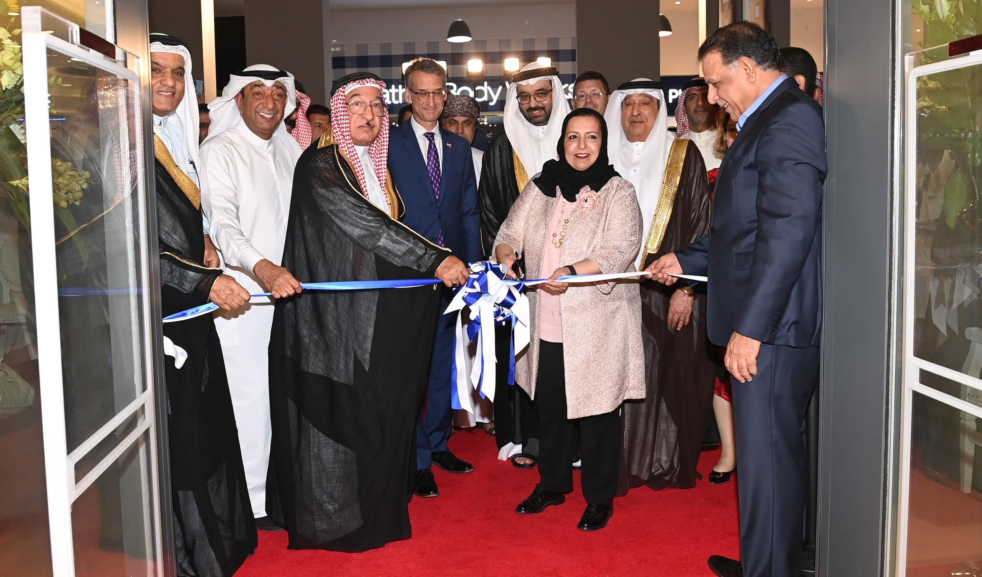 بالإنابة عن وزير الصناعة والتجارة وكيل وزارة الصناعة والتجارة تفتتح أحدث فروع مجموعة الحواج بمجمع وادي السيل
