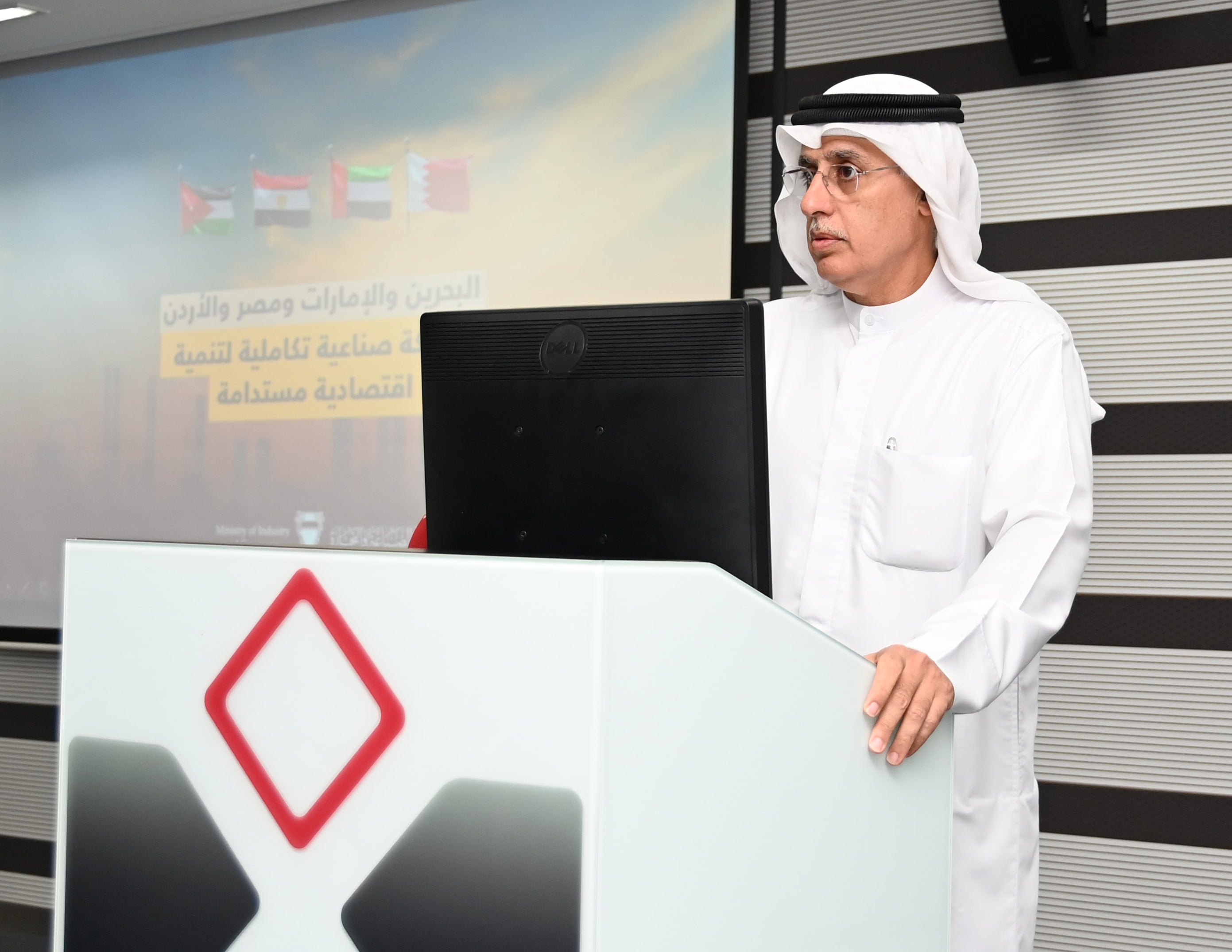 في لقاءٍ مفتوح مع القطاع الصناعي وزير الصناعة والتجارة يستعرض الشراكة الصناعية التكاملية لتنمية اقتصادية مستدامة