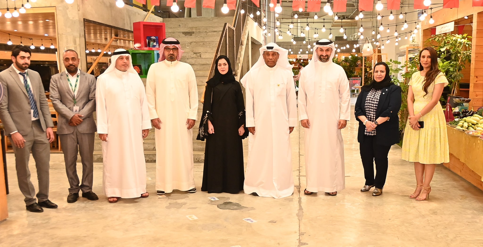 وزير الصناعة والتجارة يقوم بزيارة تفقدية إلى سوق المزارعين الدائم بهورة عالي