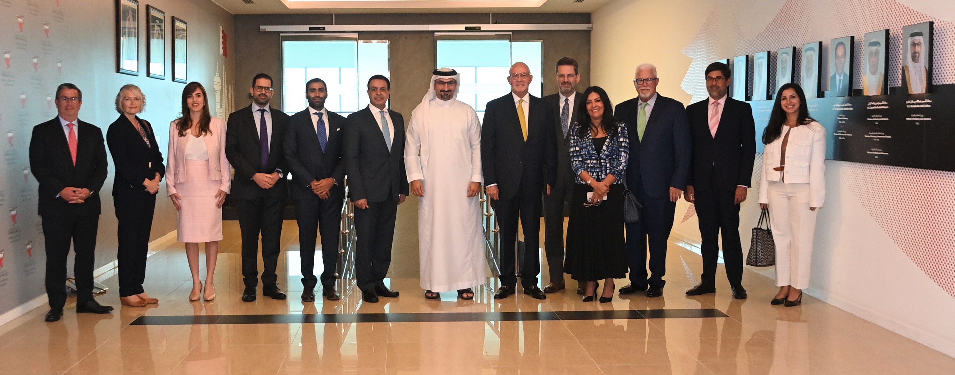 وزير الصناعة والتجارة يجتمع برئيس وأعضاء مجلس إدارة غرفة التجارة الأمريكية في البحرين