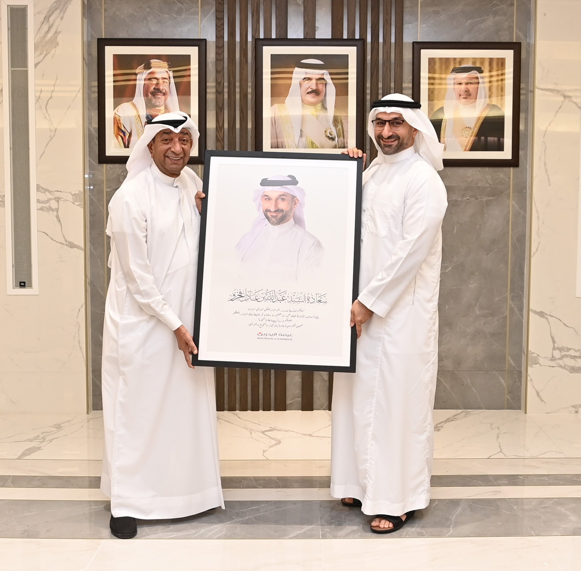 الغرفة تكرم وزير الصناعة والتجارة وعضوها السابق ناس جهود ملموسة بذلها فخرو خلال فترة عضويته في مجلس الإدارة