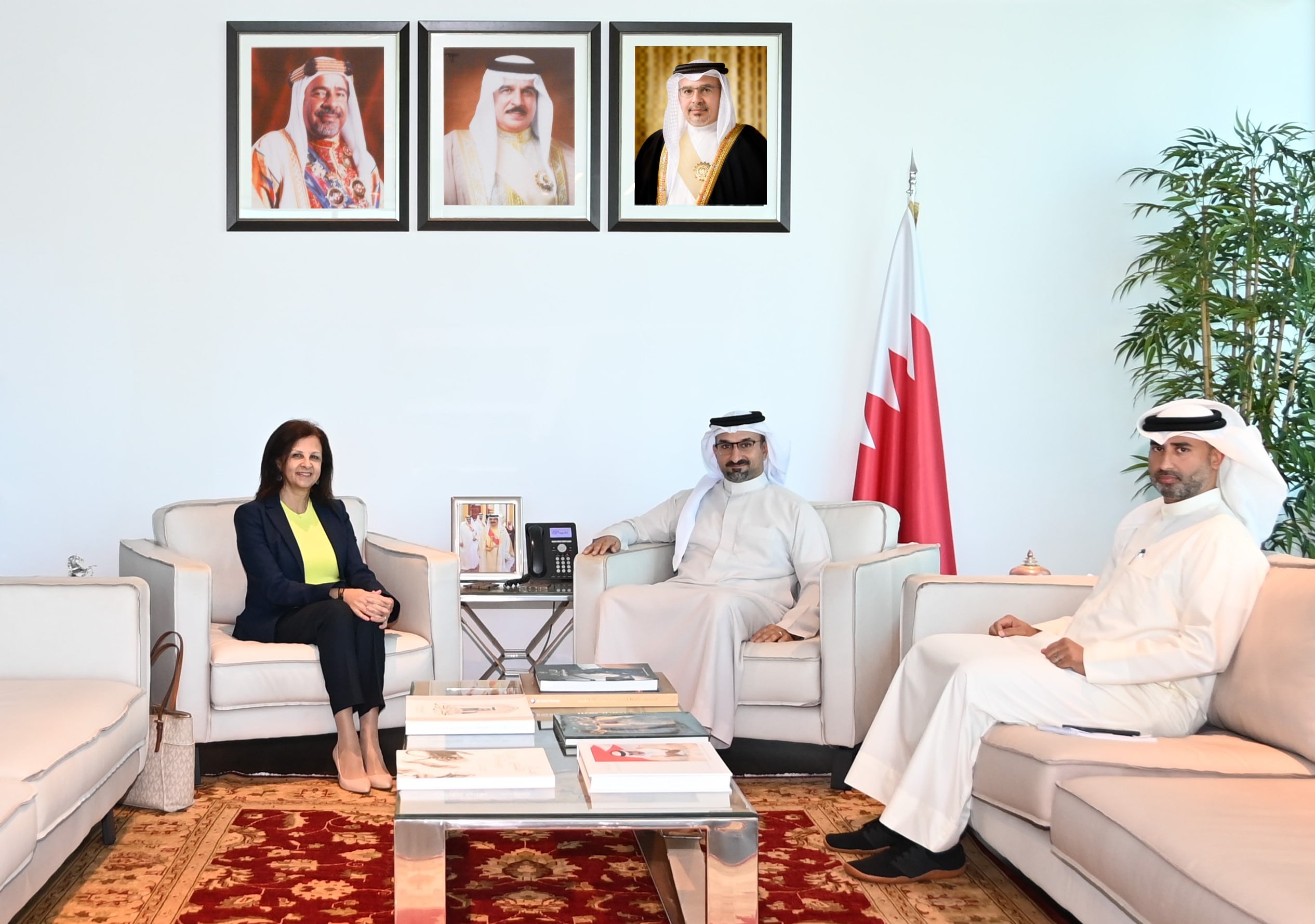 The Minister of Industry and Commerce meets the Chargé d&#039;Affaires of the Lebanese Embassy in Bahrain