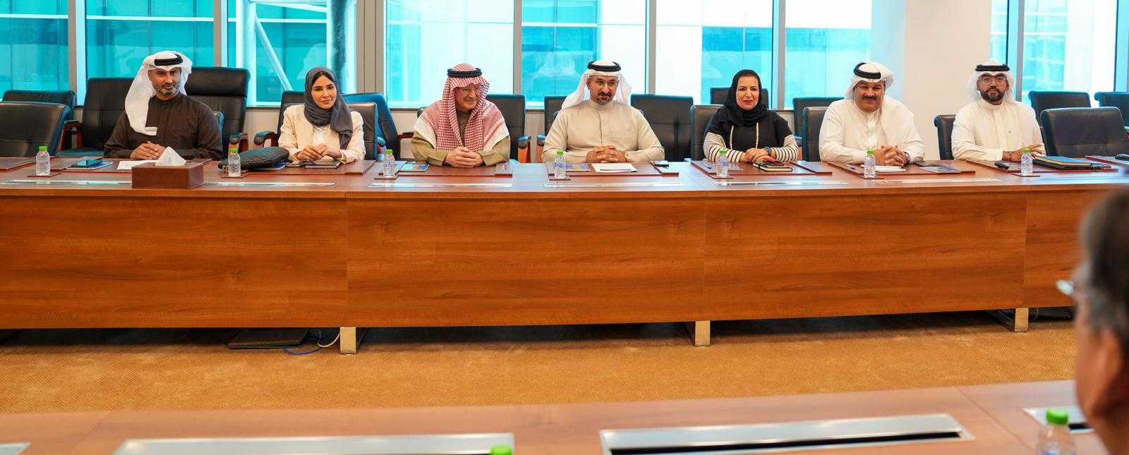 وزير الصناعة والتجارة يجتمع بوزير التجارة والتنمية الاقتصادية في هونغ كونغ والوفد المرافق له