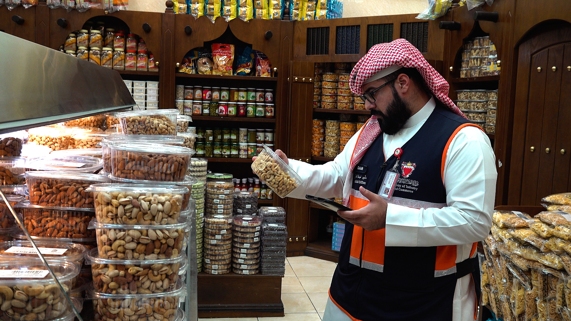 مع قرب حلول عيد الفطر المبارك.. وزارة الصناعة والتجارة تكثف حملاتها الرقابية على الأسواق التجارية 
