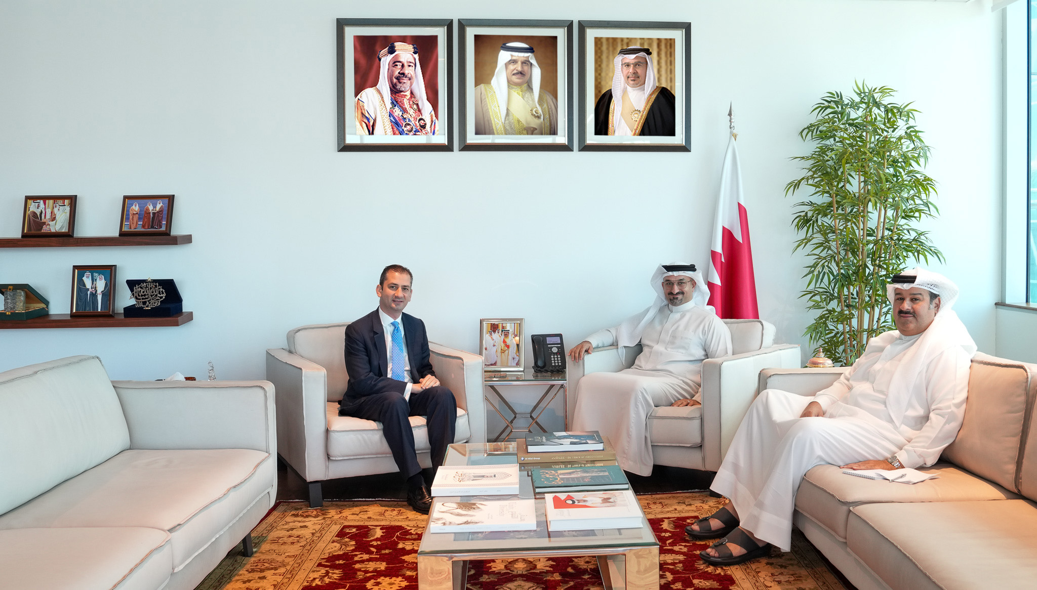 Industry and Commerce Minister Receives Newly Appointed Cyprus Ambassador 