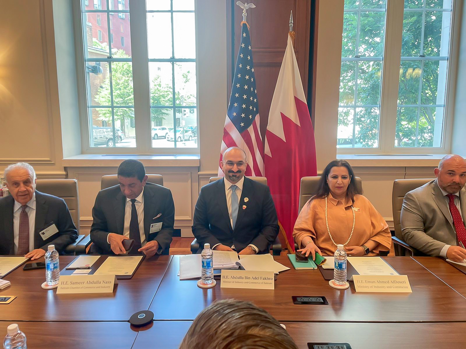 Minister of Industry and Commerce Participates in Roundtable Discussions Organized by the American Chamber  of  Commerce