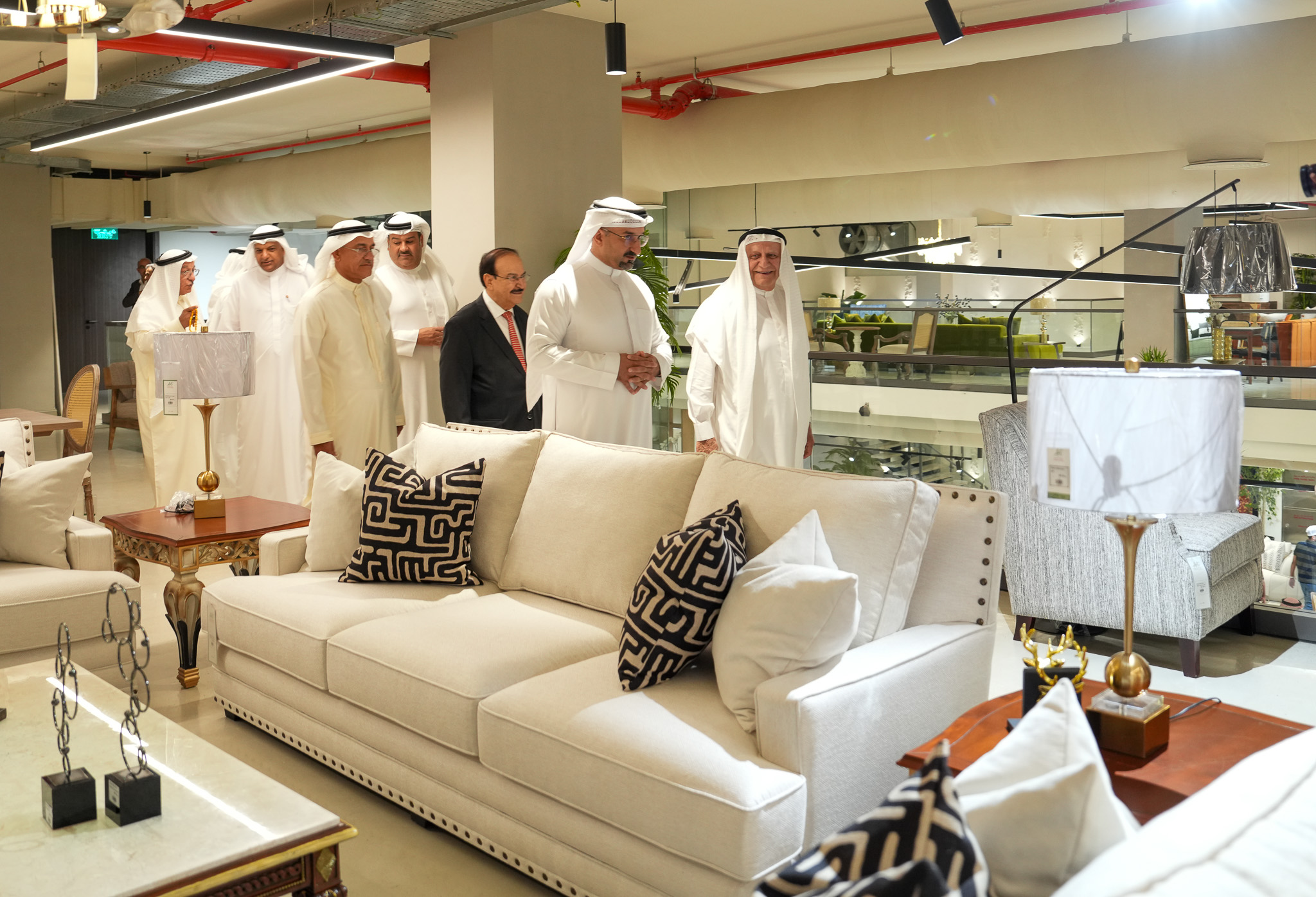 وزير الصناعة والتجارة يفتتح قاعة عرض "Art by Adliya Furnishing" بالسهلة