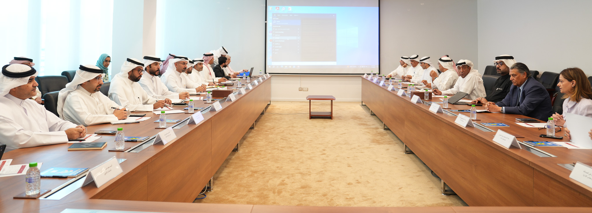 اللجنة الاقتصادية المشتركة بين وزارة الصناعة والتجارة وغرفة تجارة وصناعة البحرين تعقد اجتماعها الرابع والأربعين