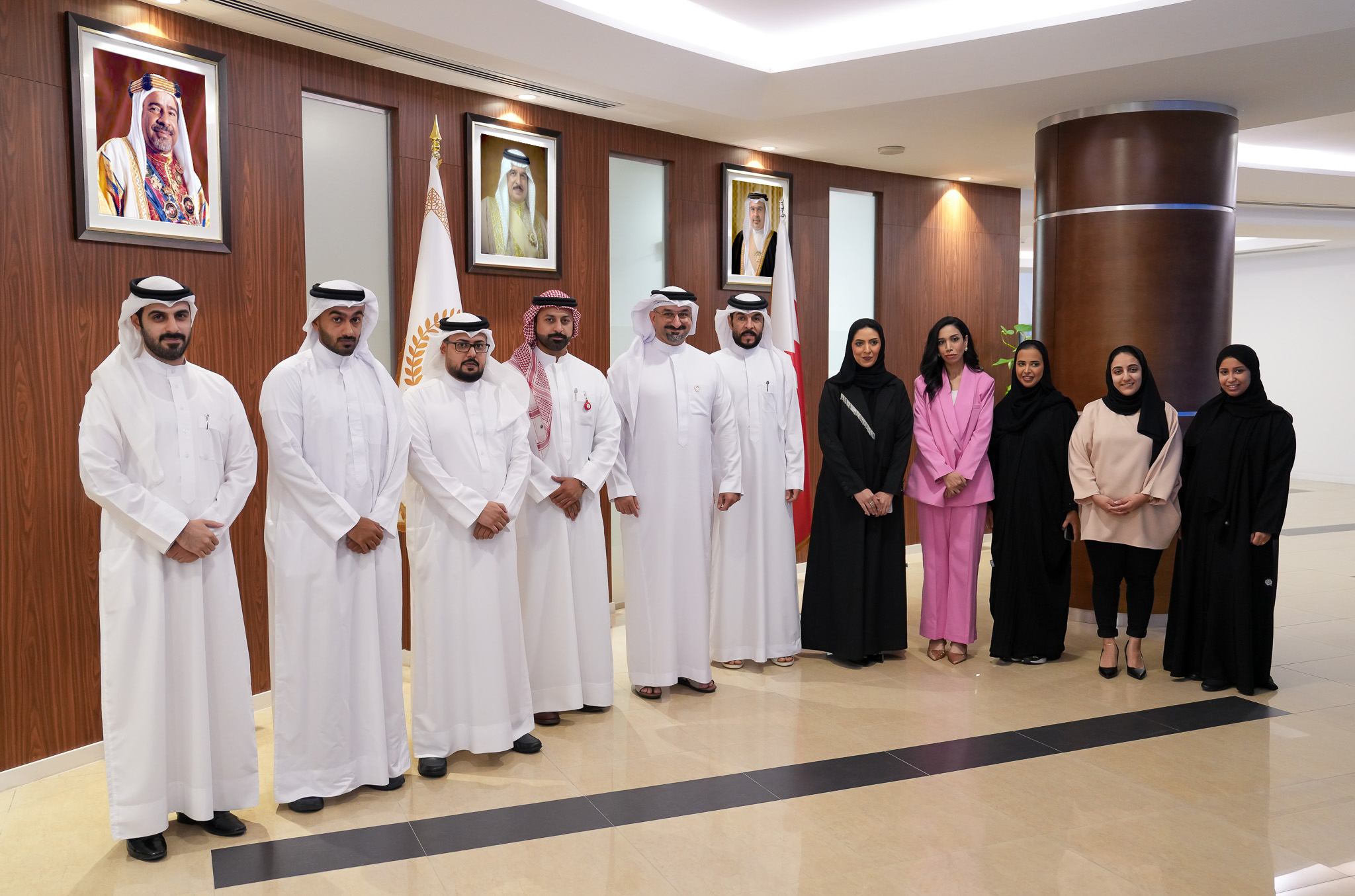 Minister Of Industry and Commerce Meets a Number of Employees Upon Receiving Master’s Degrees