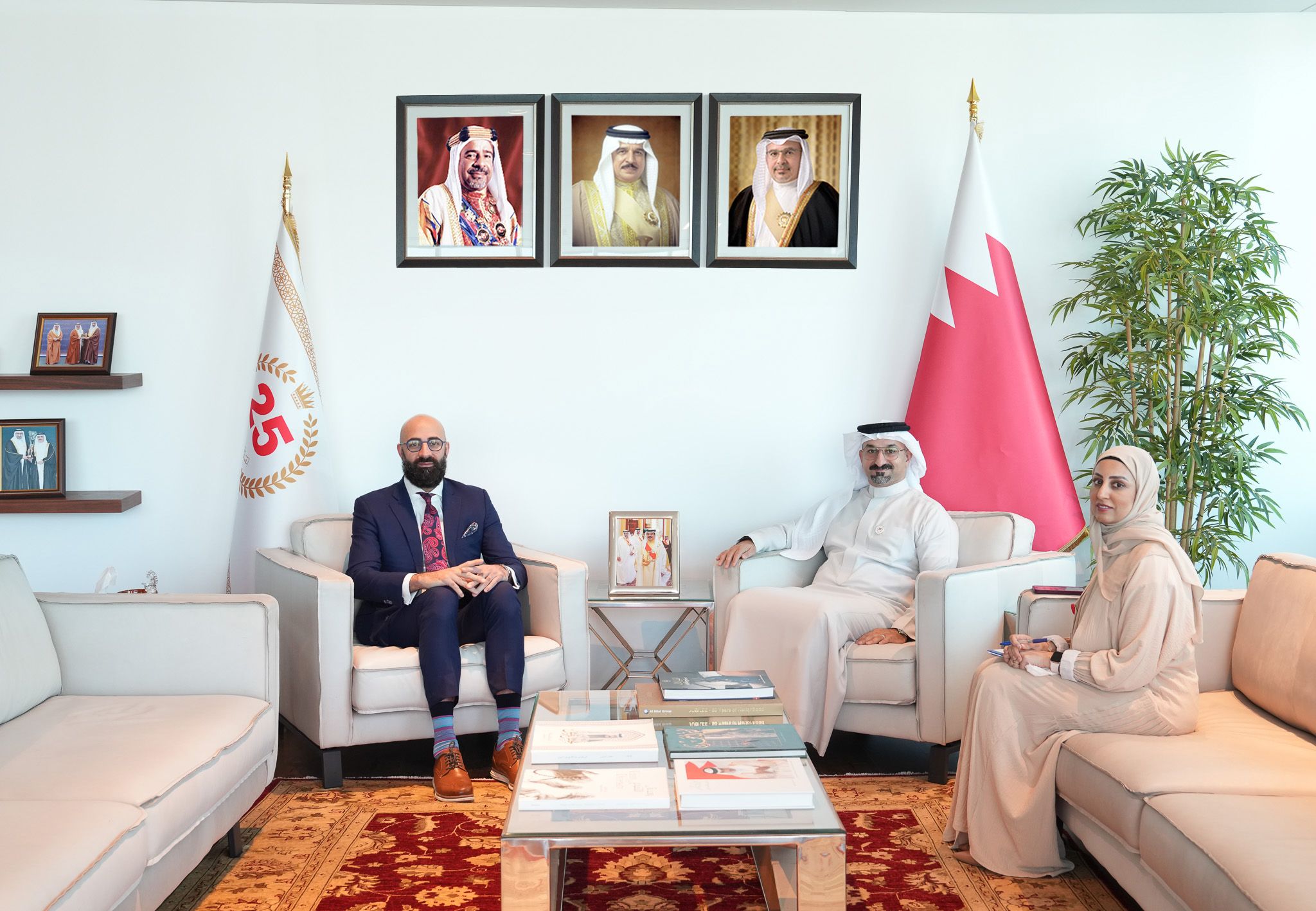 Minister of Industry and Commerce Meets with the President of the Canada-Arab Business Council