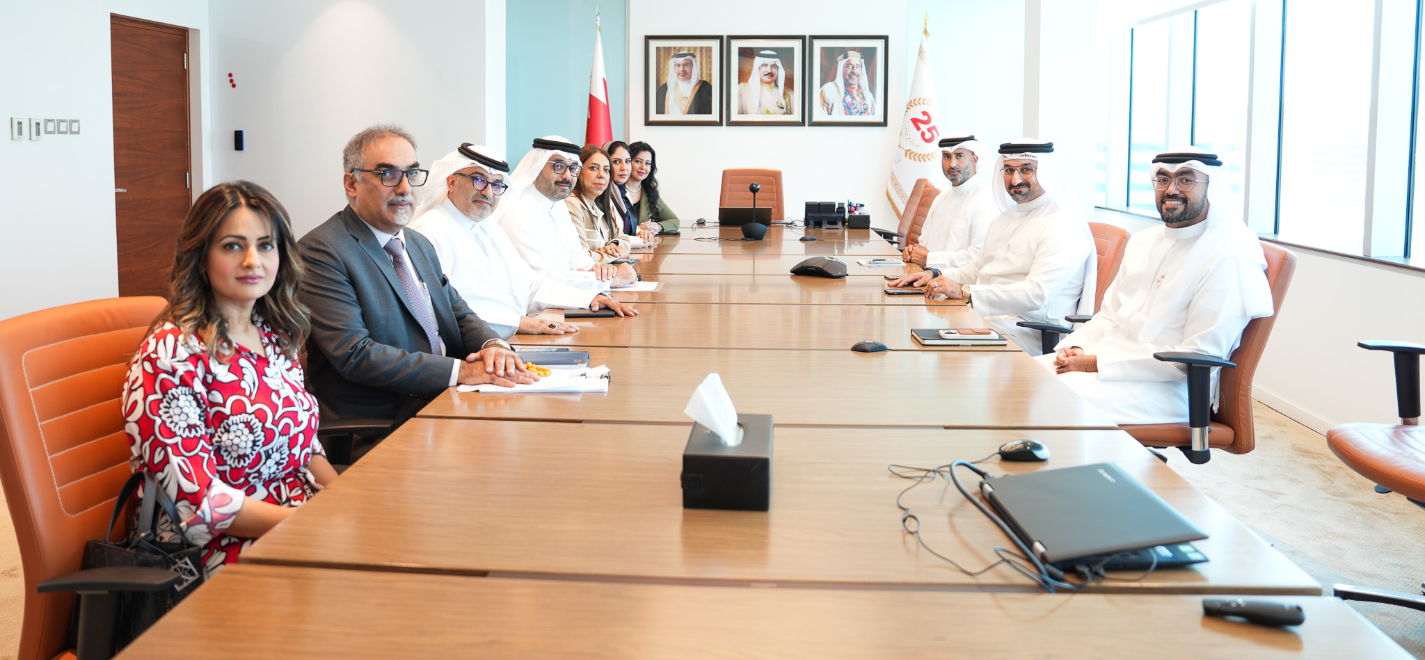 Minister of Industry and Commerce Receives Bahrain SMEs Development Society Chairman