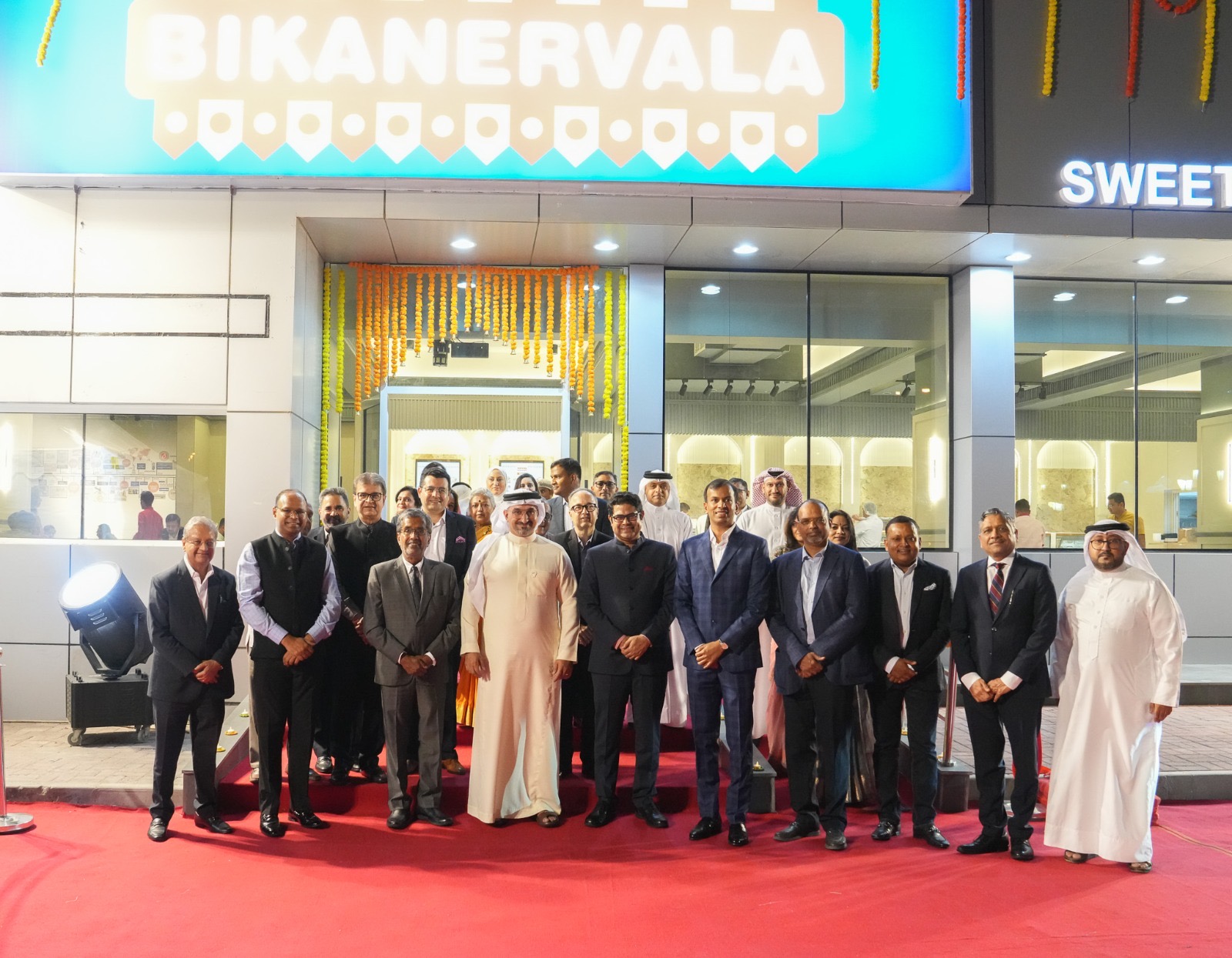 بحضور وزير الصناعة والتجارة.. افتتاح الفرع الأول لسلسلة مطاعم بيكانرفالا  الهندية في مملكة البحرين