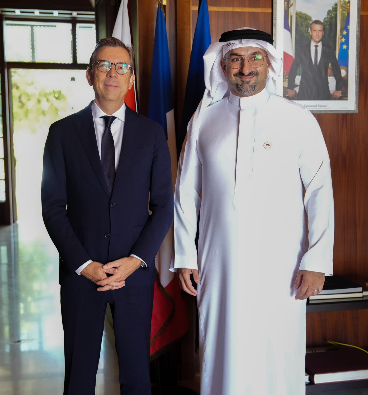 The Minister of Industry and Commerce Meets the French Ambassador 