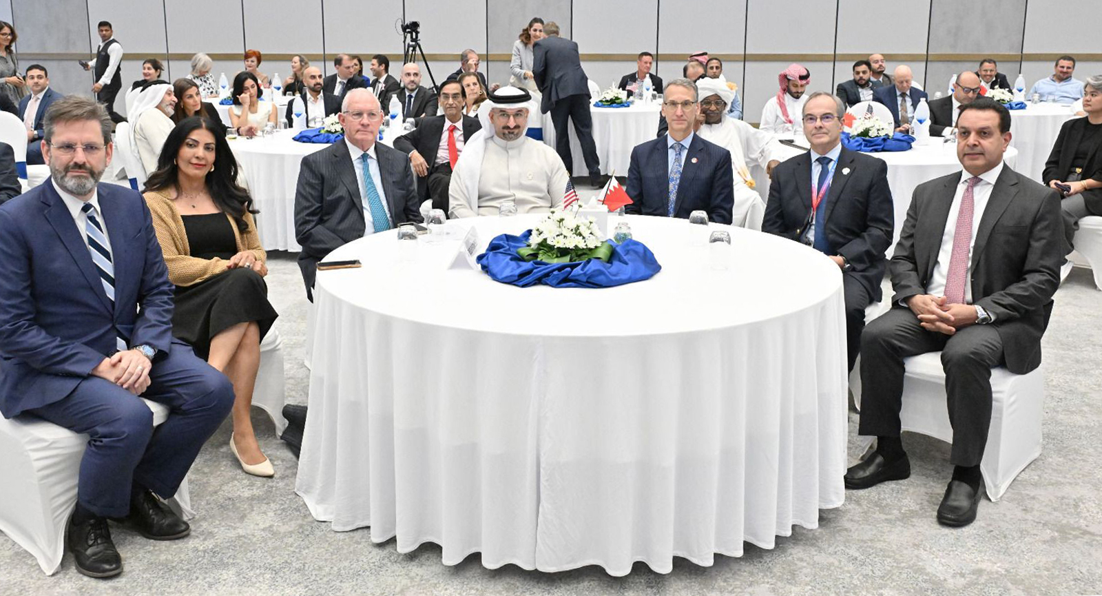 وزير الصناعة والتجارة متحدثا رئيسياً في الحفل السنوي لغرفة التجارة الأمريكية في البحرين 