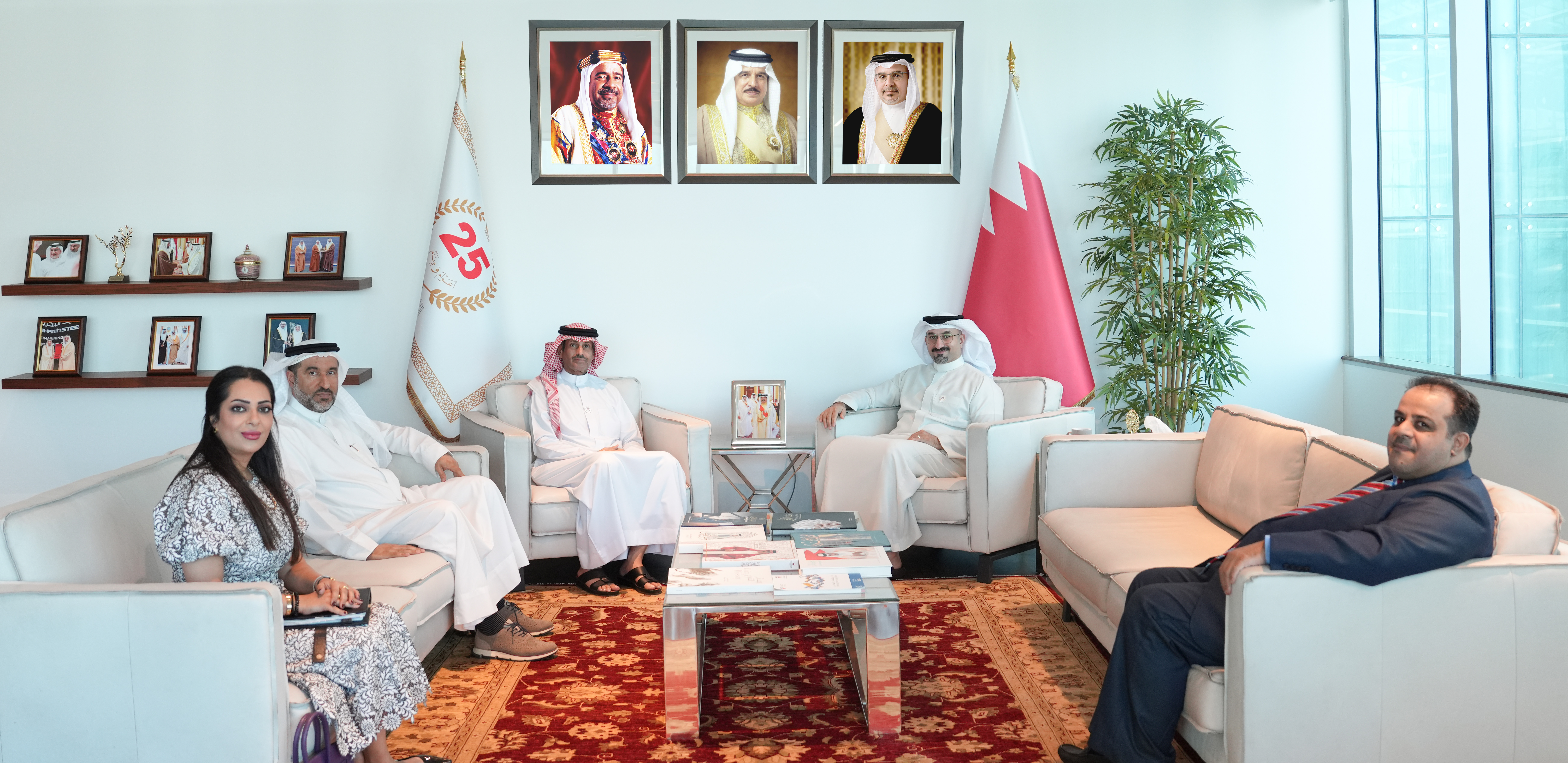 وزير الصناعة والتجارة يجتمع برئيس مجلس إدارة جمعية رجال الأعمال البحرينية