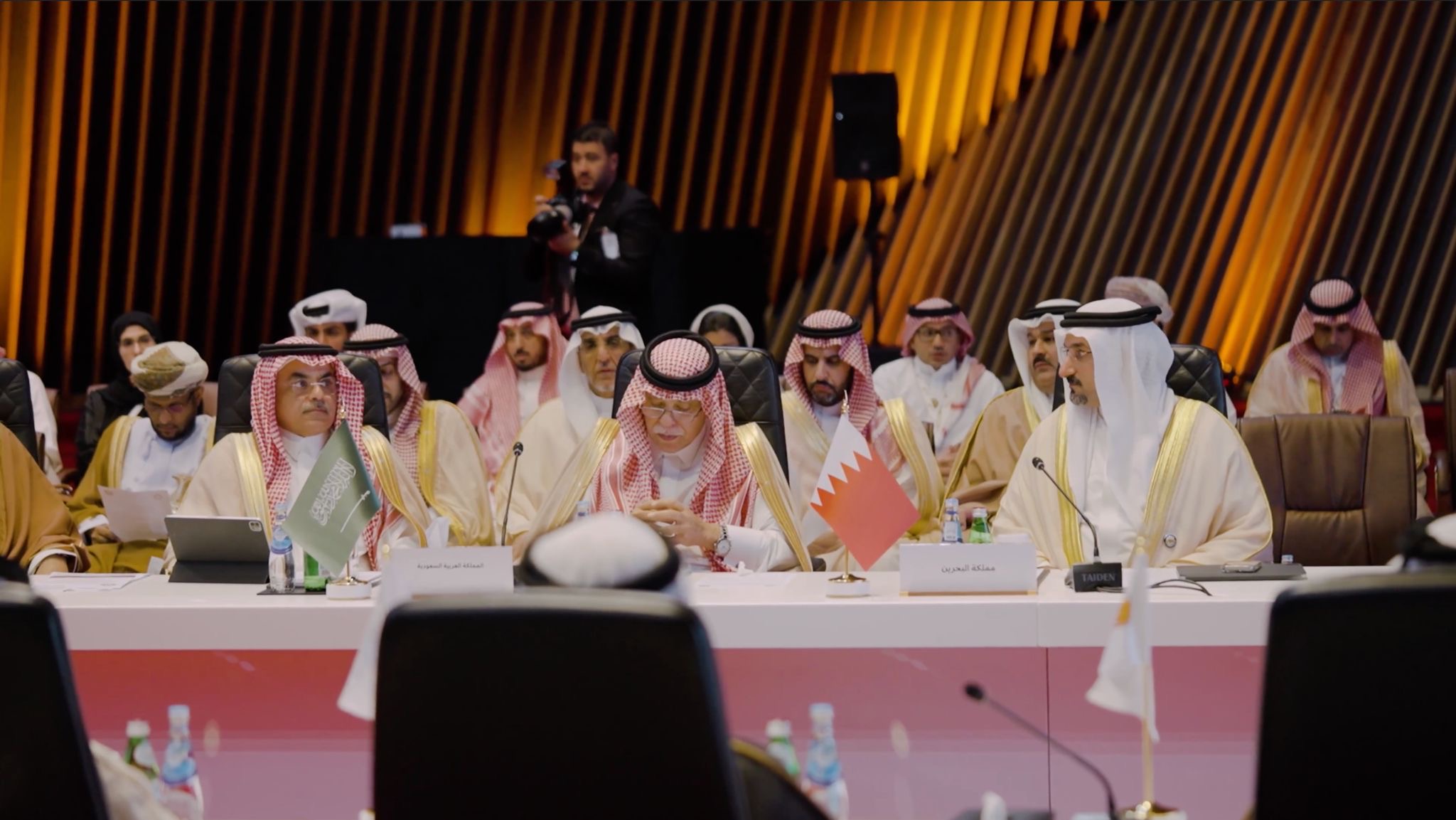 وزير الصناعة والتجارة يشارك في أعمال اللقاء التشاوري الدوري لوزراء التجارة والصناعة  مع رؤساء اتحادات الغرف التجارية بدول المجلس