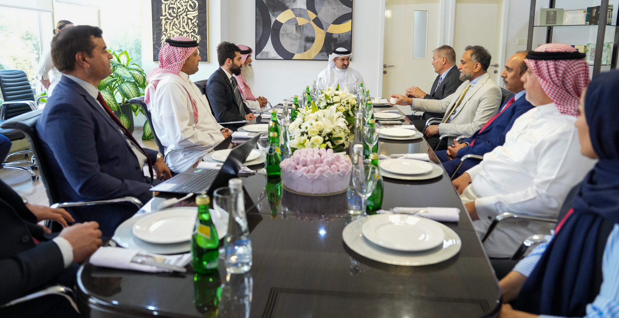 وزير الصناعة والتجارة يقوم بزيارة ميدانية تفقدية لمصنع ويست بوينت هوم بحرين لصناعة المنسوجات بمنطقة المزرع الصناعية في عسكر 