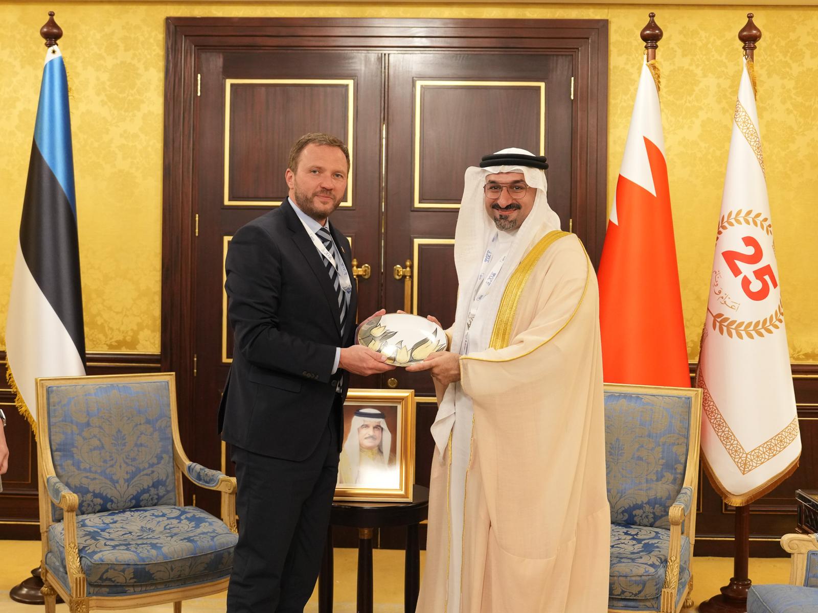 On the sidelines of IISS Manama Dialogue2024  Minister of Industry and Commerce Meets Estonian Minister of Foreign Affairs