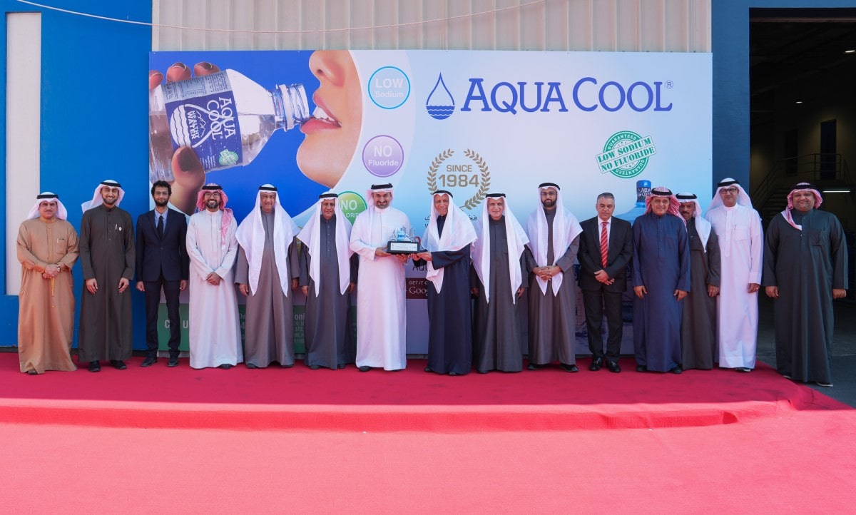 وزير الصناعة والتجارة يطّلع على سير العمل في شركة جلال أيونيكس "أكوا كول "بمنطقة ميناء سلمان الصناعية